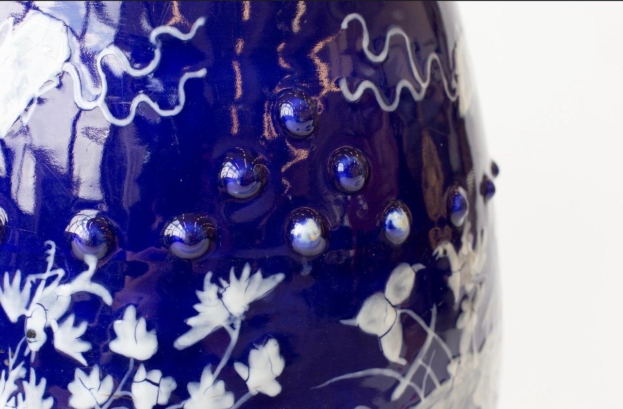 Siège de jardin en porcelaine chinoise bleu cobalt du 19e siècle en vente 1