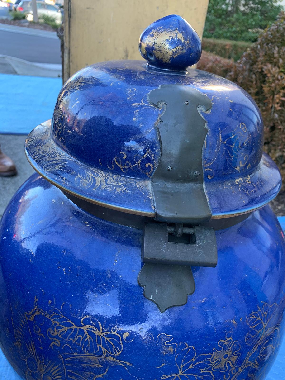 19th Century Chinese Cobalt Covered Porcelain Jar with Hinged Lid For Sale 7