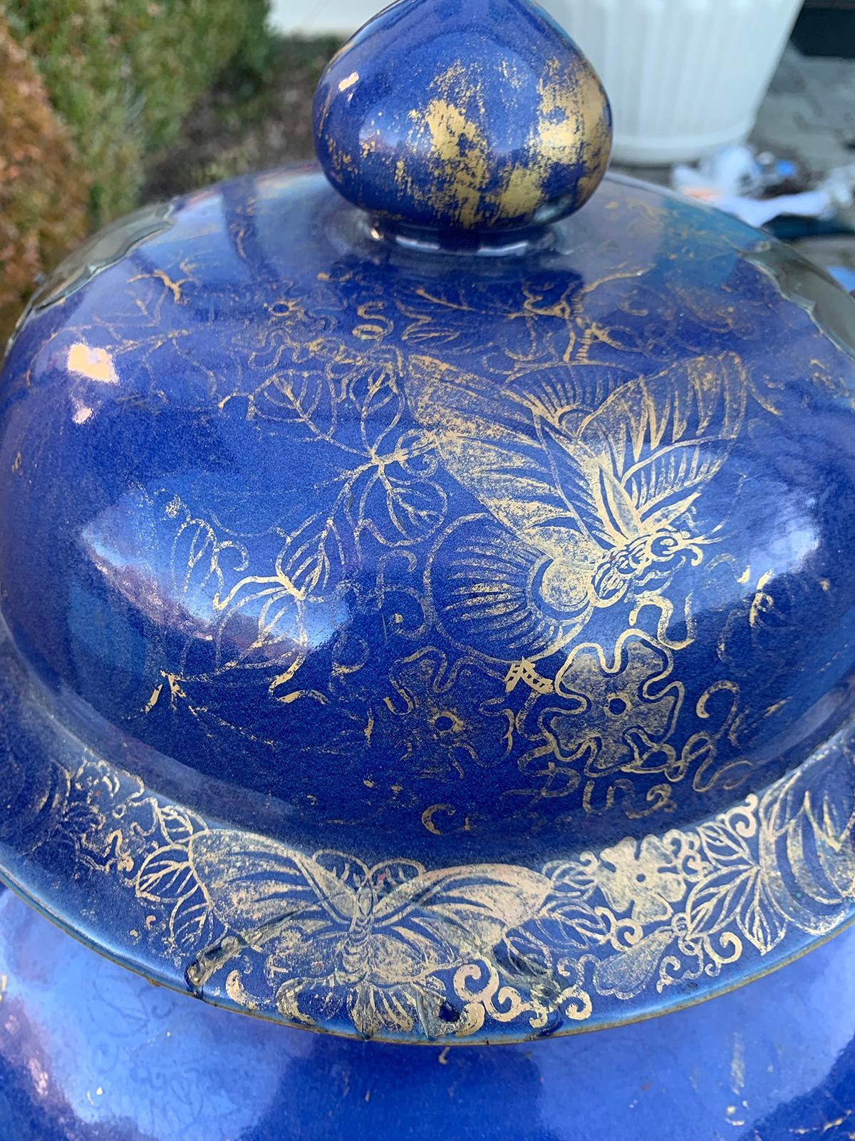 19th Century Chinese Cobalt Covered Porcelain Jar with Hinged Lid For Sale 3