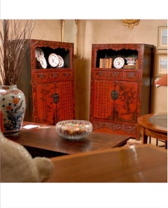 Paar chinesische Kommoden im Chinoiserie-Stil des 19. Jahrhunderts, bemalt