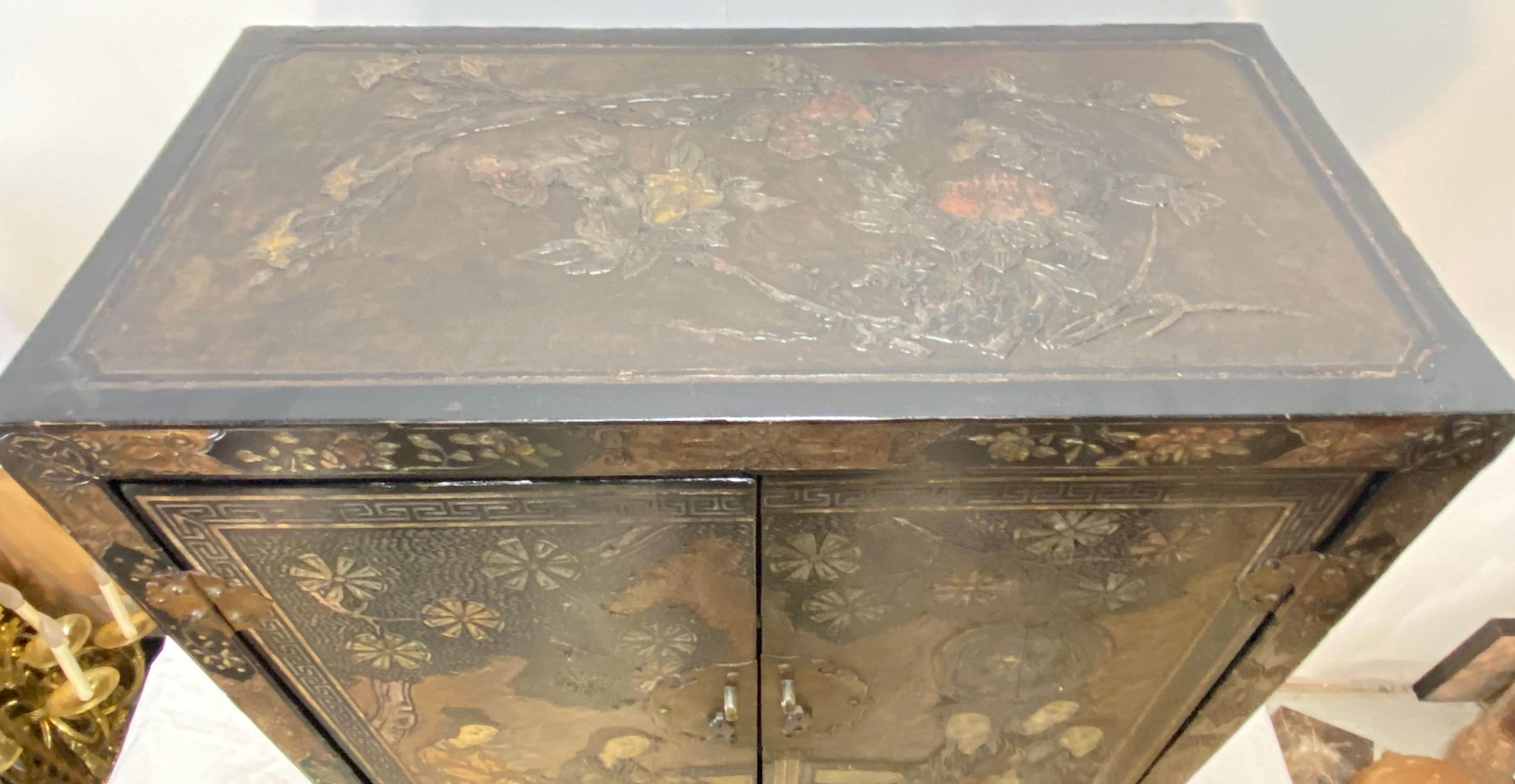 19th Century Chinese Coromandel Carved and Painted Lacquered Cabinet 7