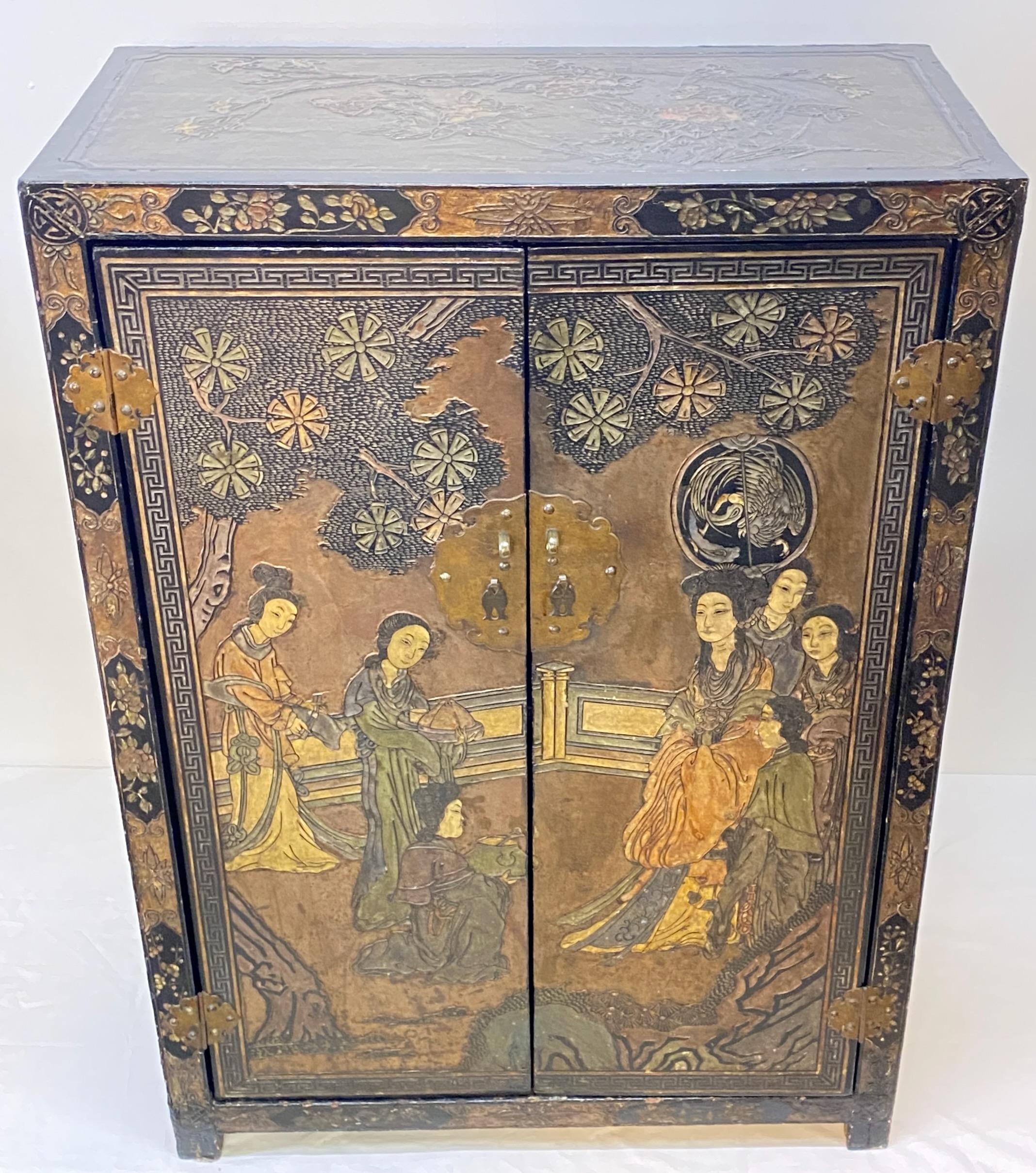 19th Century Chinese Coromandel Carved and Painted Lacquered Cabinet 6
