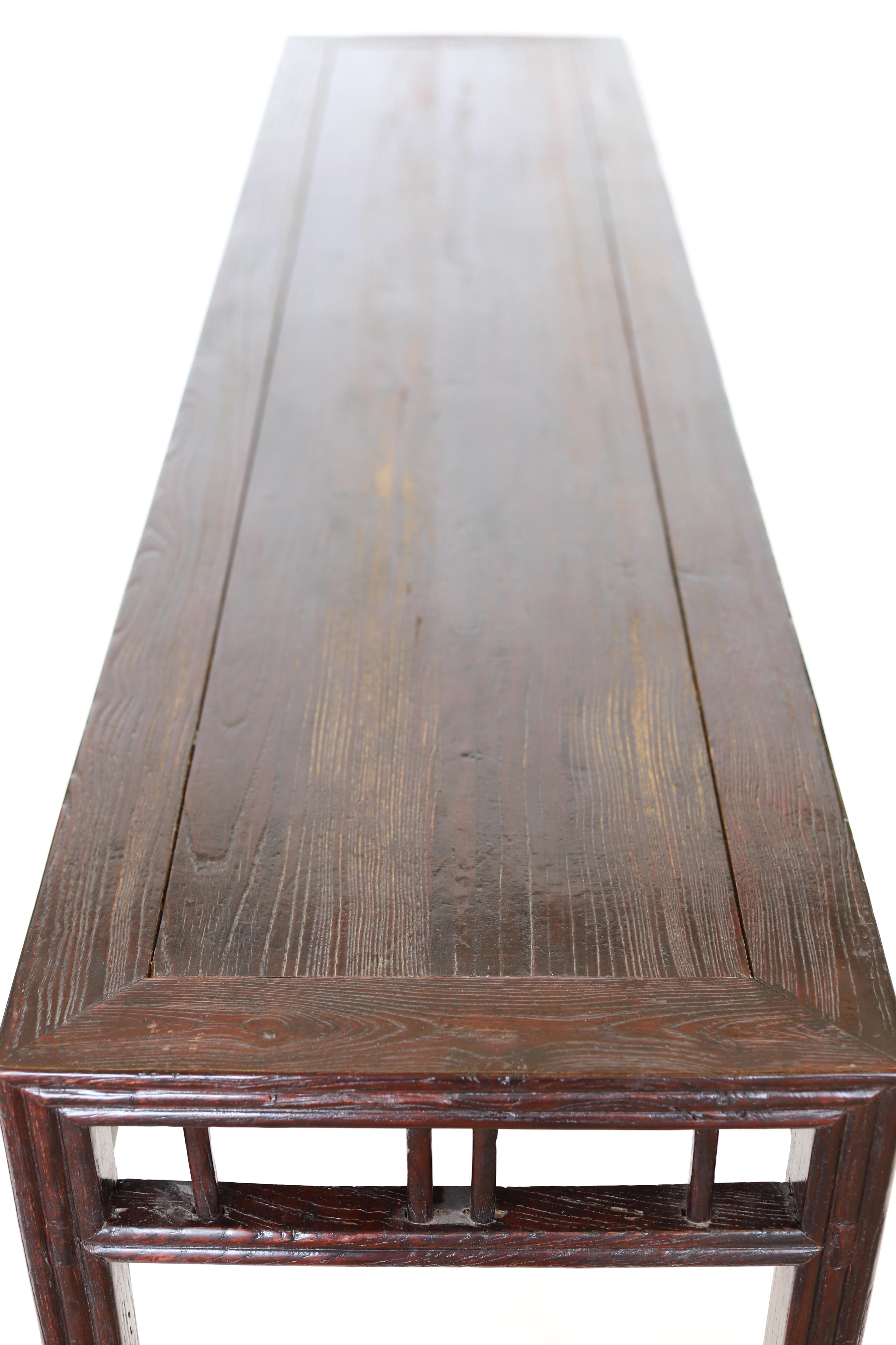 Consola/Mesa de altar de madera oscura china del siglo XIX Chino en venta
