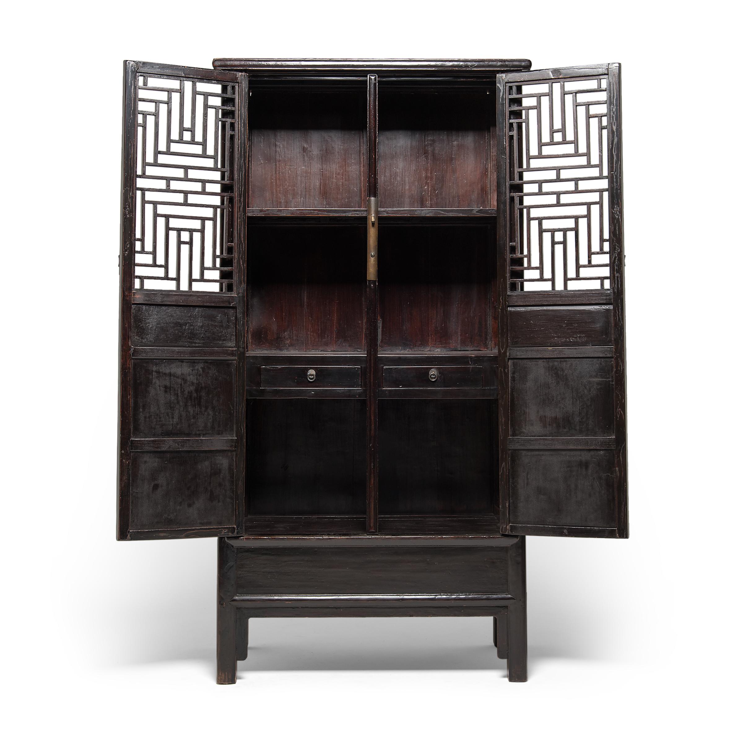 Chinese Diamond Lattice Display Cabinet, c. 1850 In Good Condition For Sale In Chicago, IL