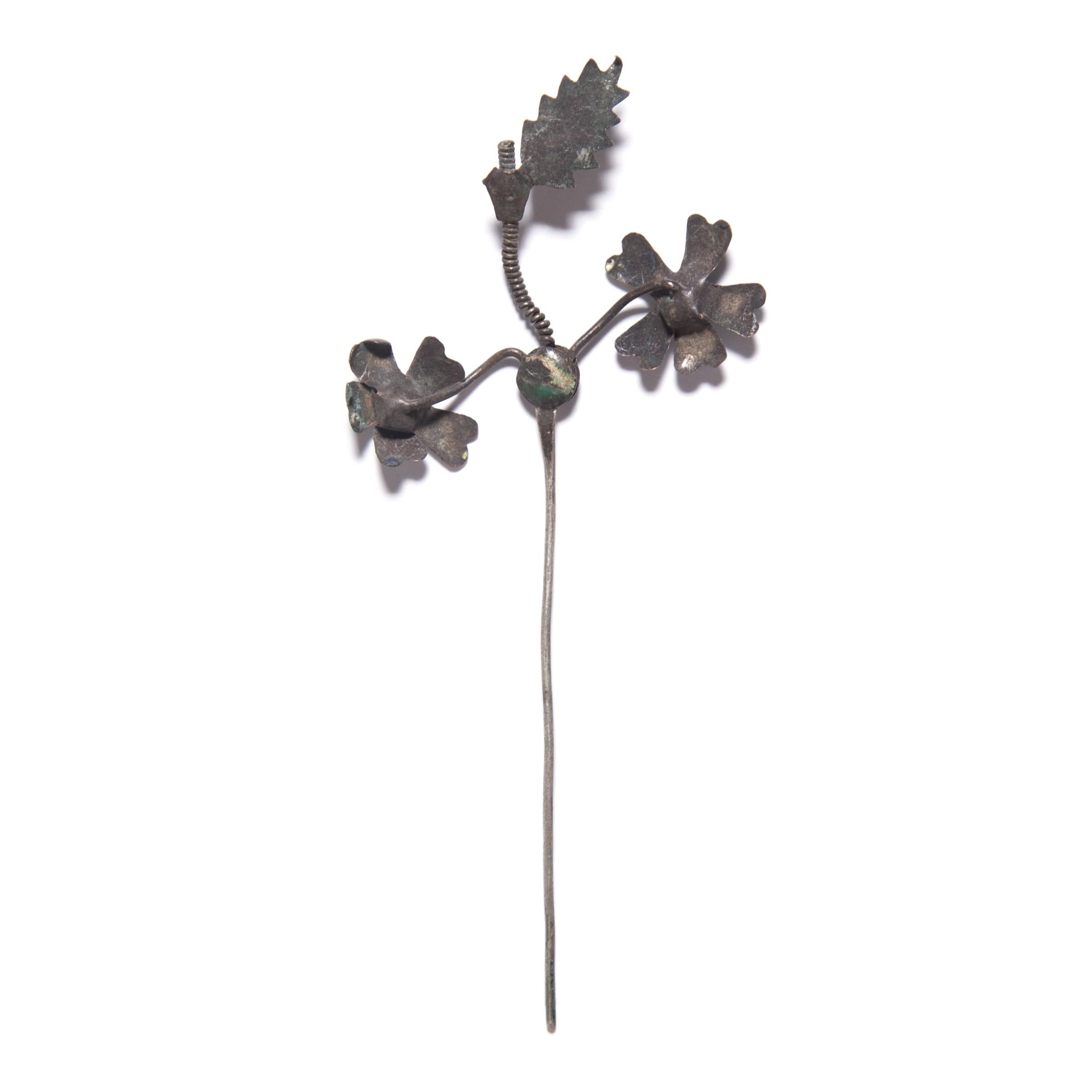 19th Century Chinese Enameled Floral Hairpin In Good Condition In Chicago, IL