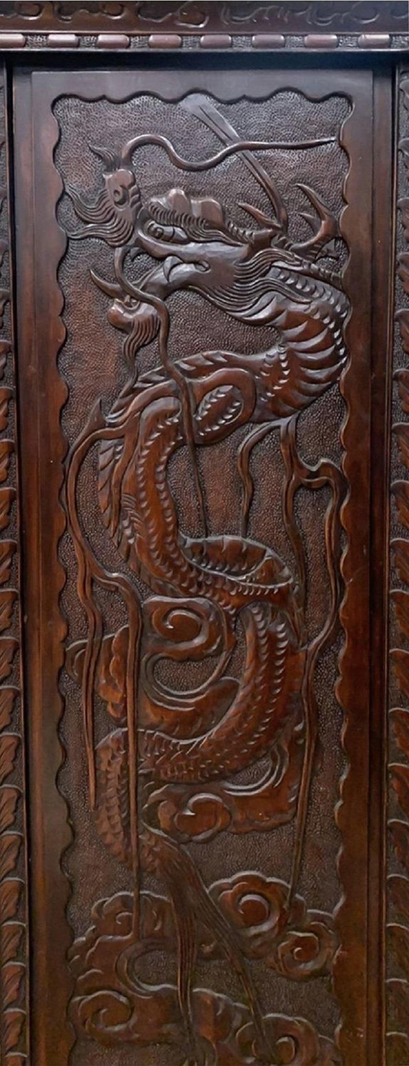 A heavily carved Chinese cabinet from the 19th century with dragon details.