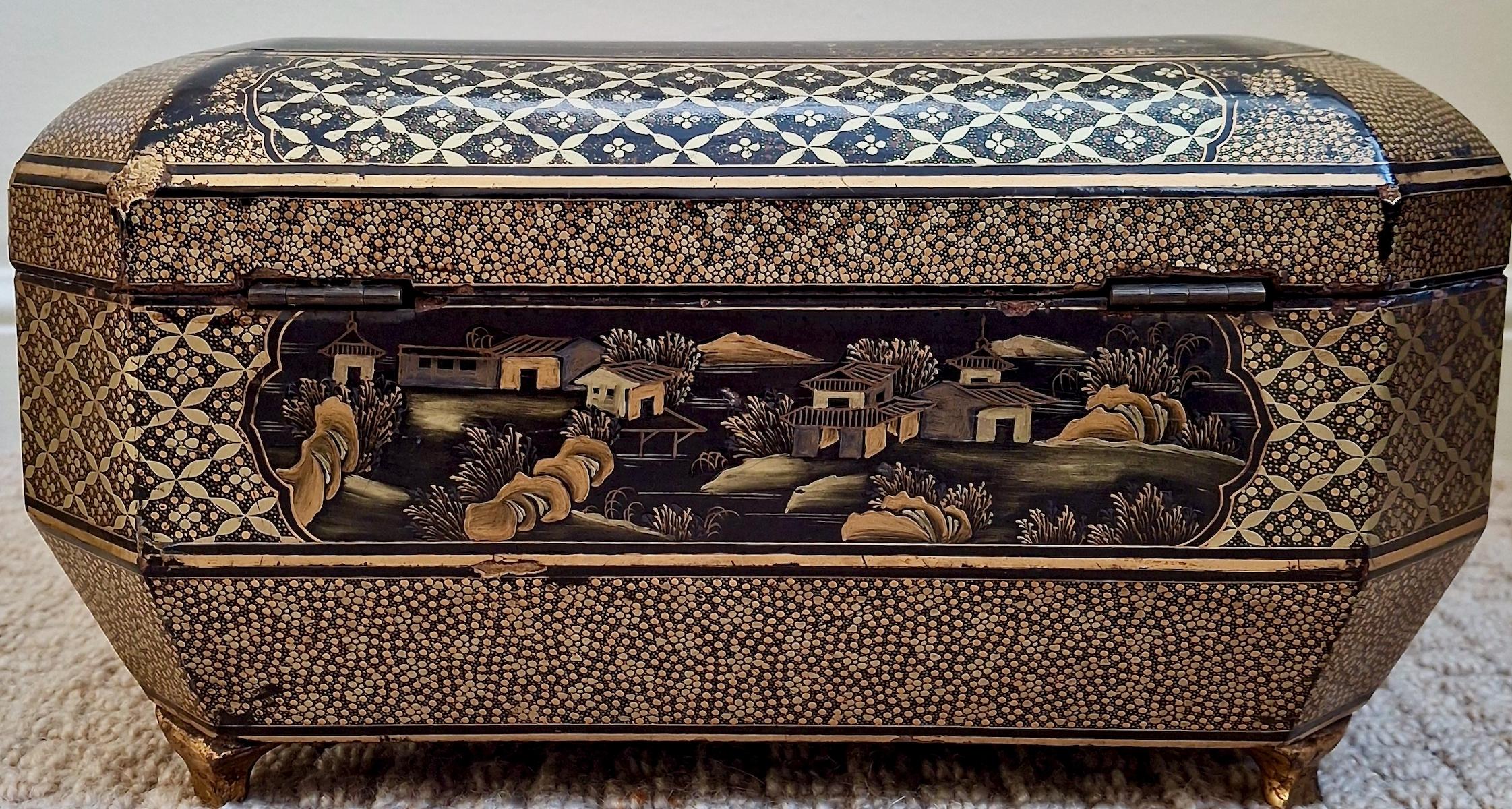 Caja de madera lacada negra y dorada de exportación china del siglo XIX Madera en venta
