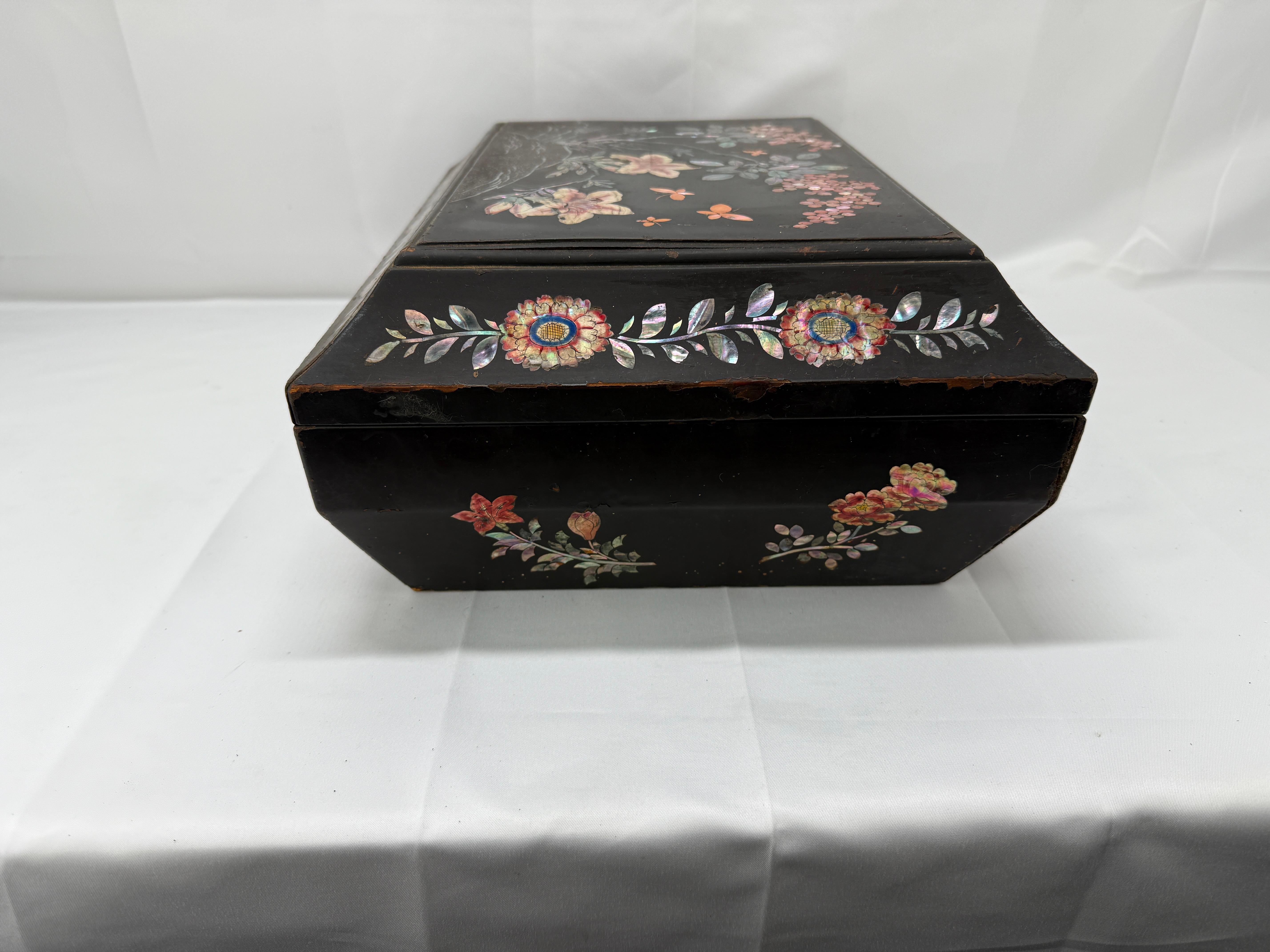 19th Century Chinese Export Black Lacquer & Mother Of Pearl Sewing Box For Sale 3