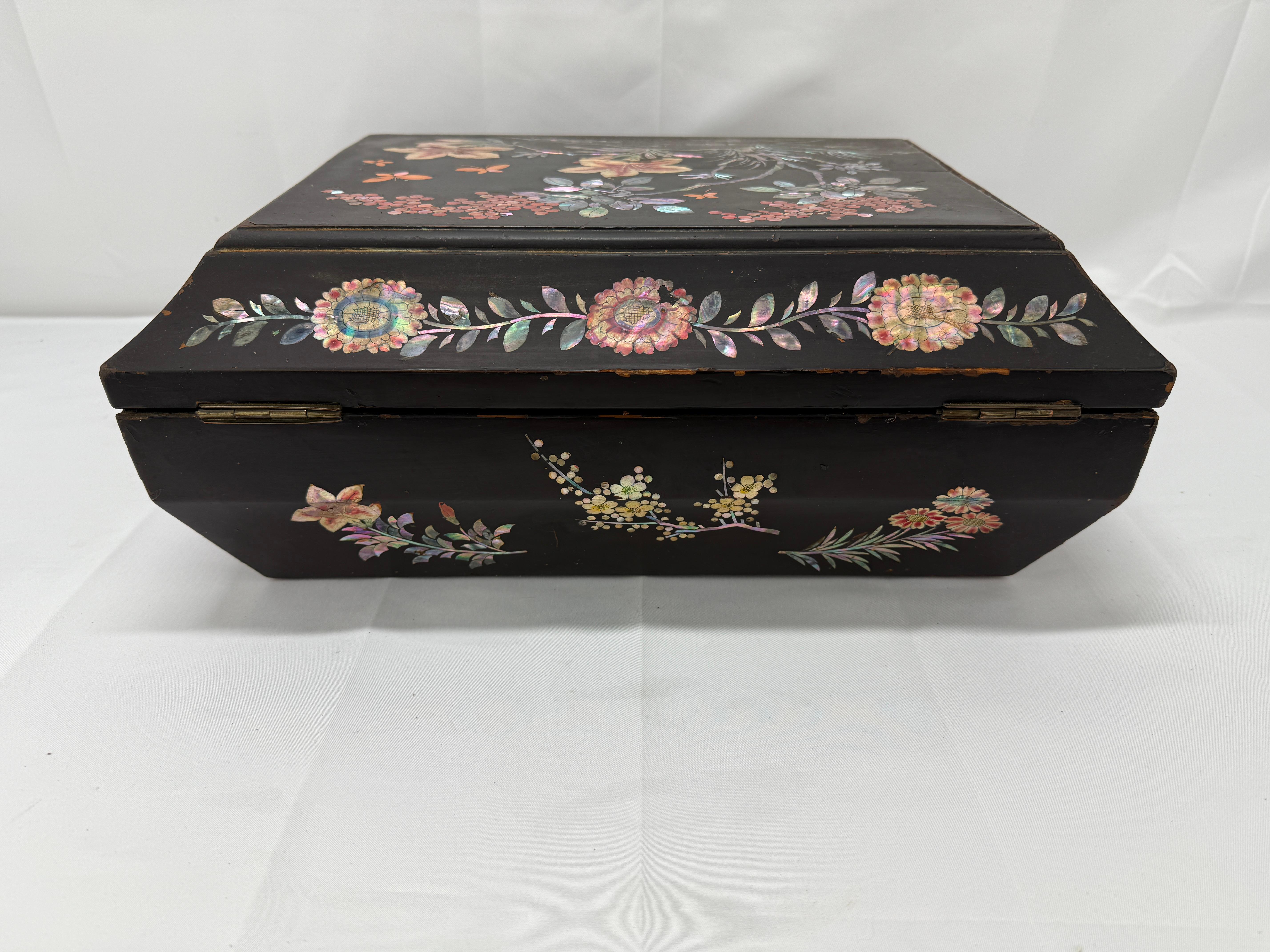 19th Century Chinese Export Black Lacquer & Mother Of Pearl Sewing Box For Sale 4