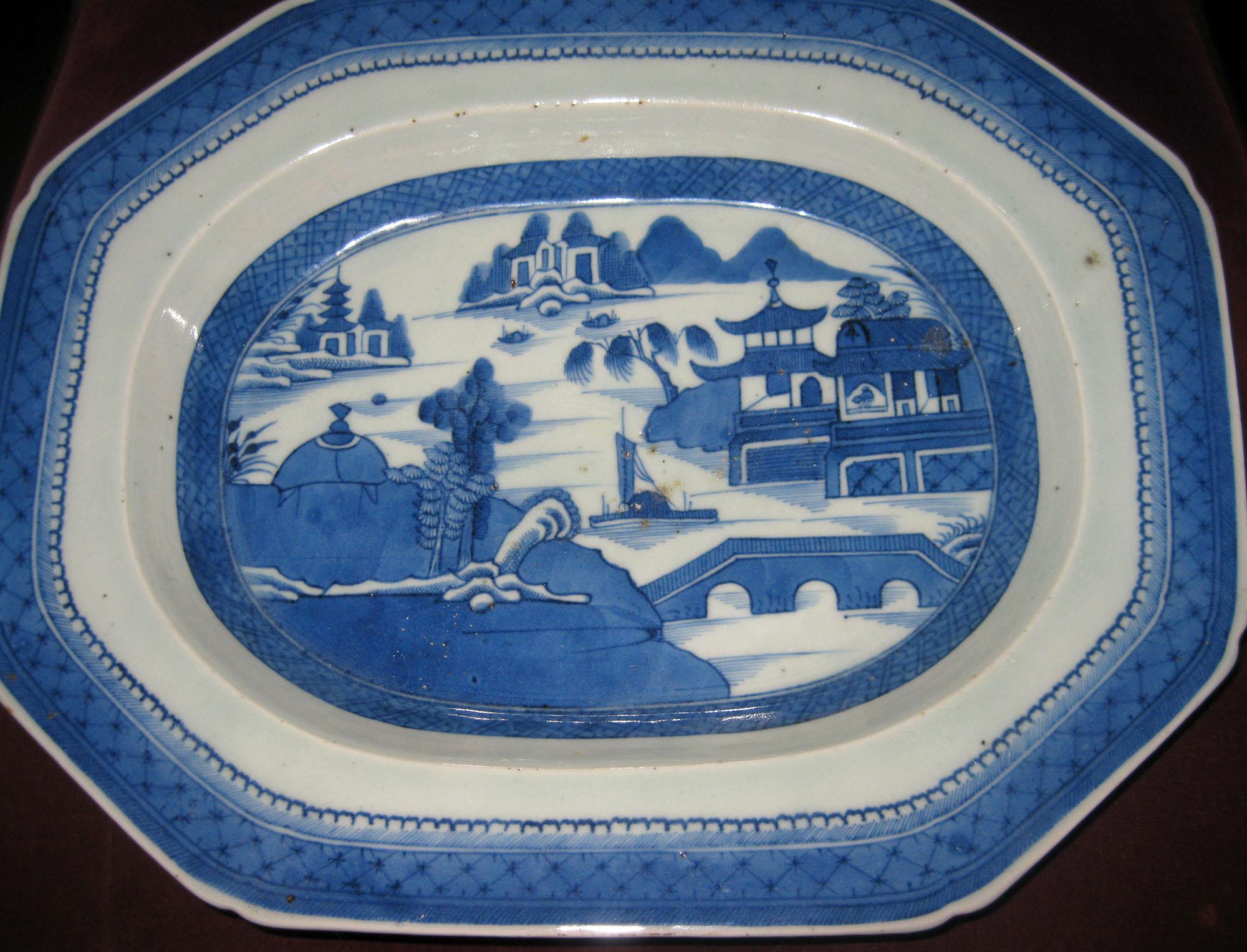 19th century Chinese Export Blue and White Canton Ware Deep Platter In Good Condition In Savannah, GA