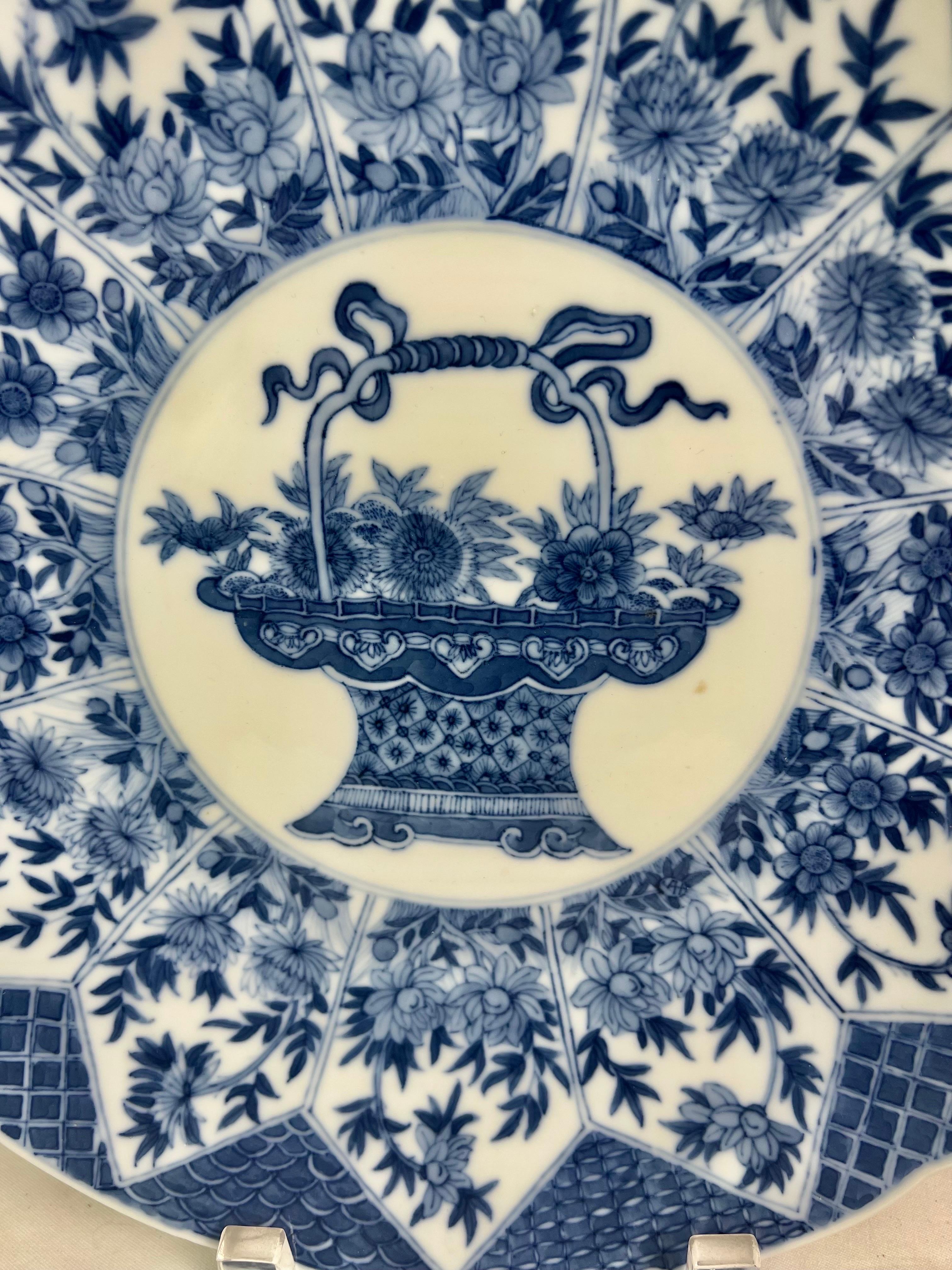 Hand-Crafted 19th Century Chinese Export Blue and White Platter For Sale