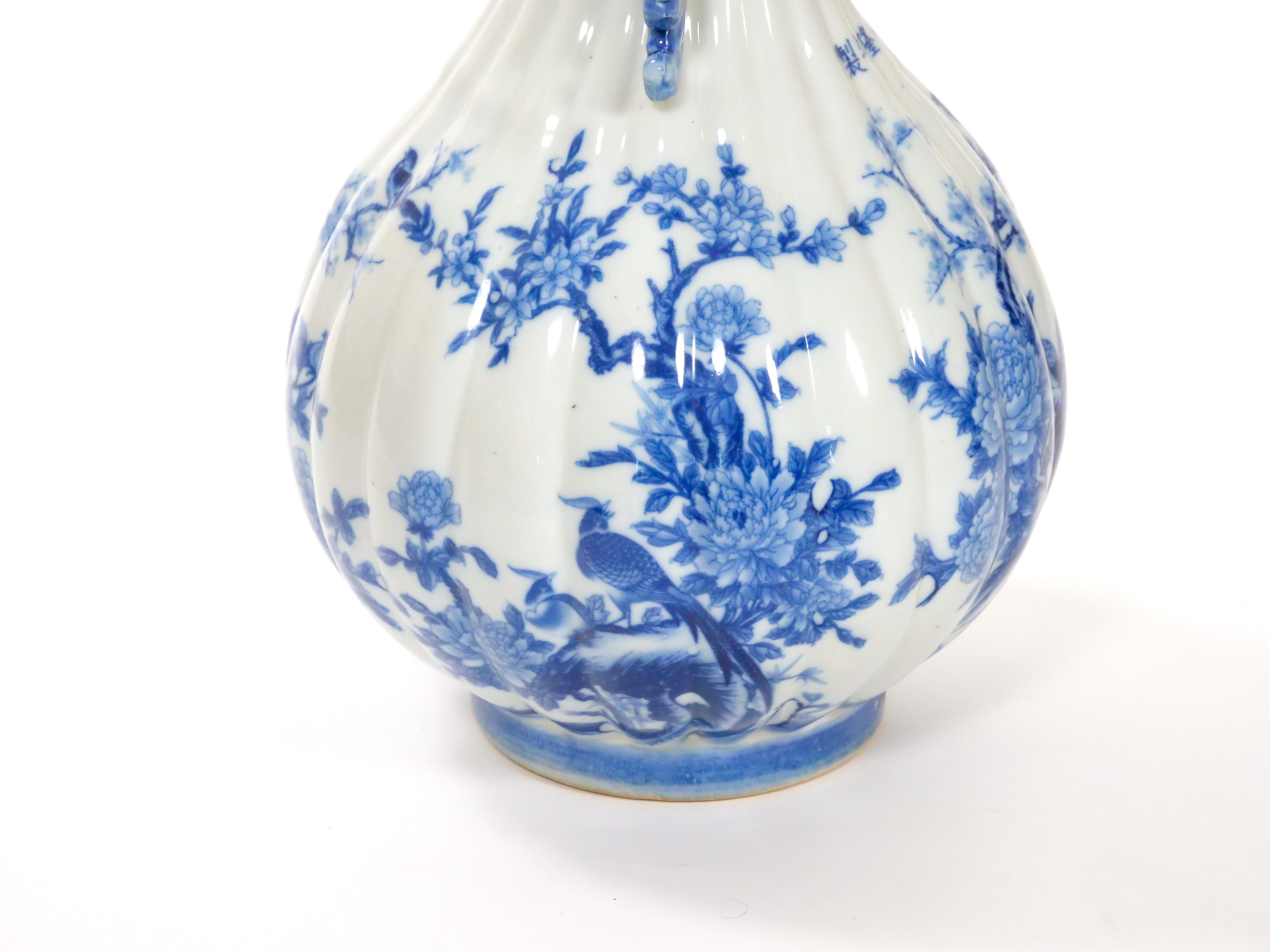 Urna decorativa di grandi dimensioni in porcellana blu/bianca da esportazione del XIX secolo in vendita 3