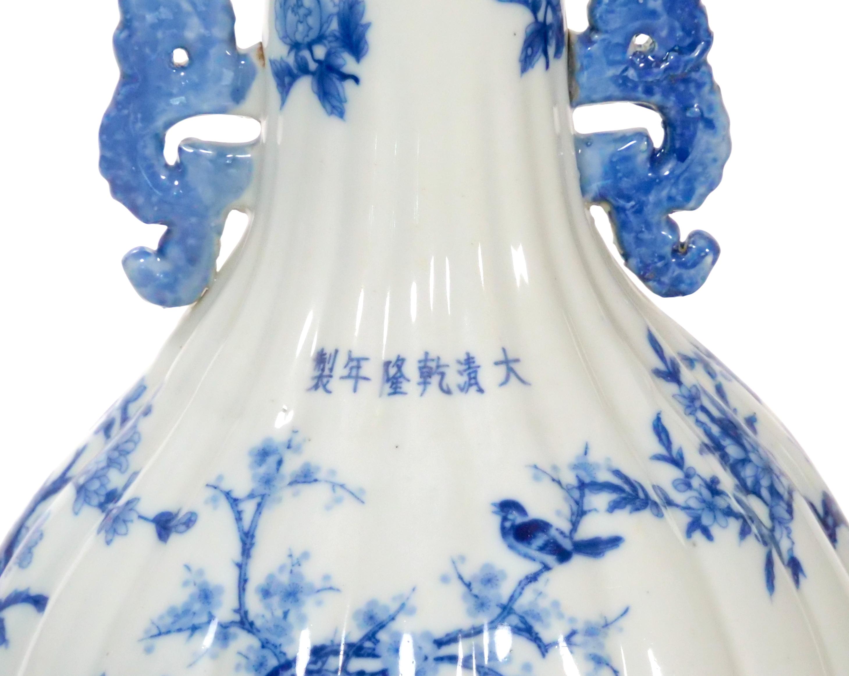Urna decorativa di grandi dimensioni in porcellana blu/bianca da esportazione del XIX secolo in vendita 4