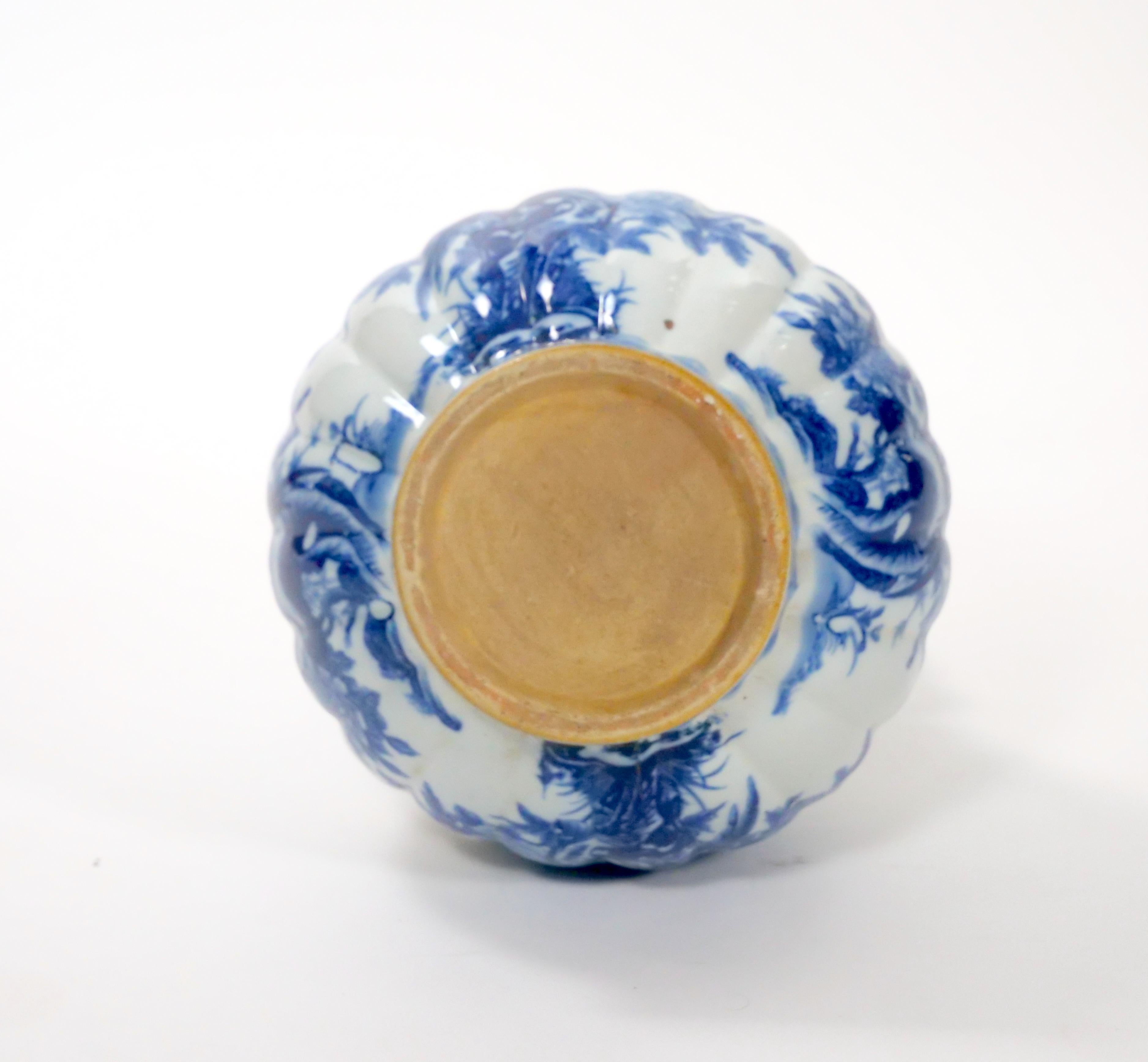 Urna decorativa di grandi dimensioni in porcellana blu/bianca da esportazione del XIX secolo in vendita 5