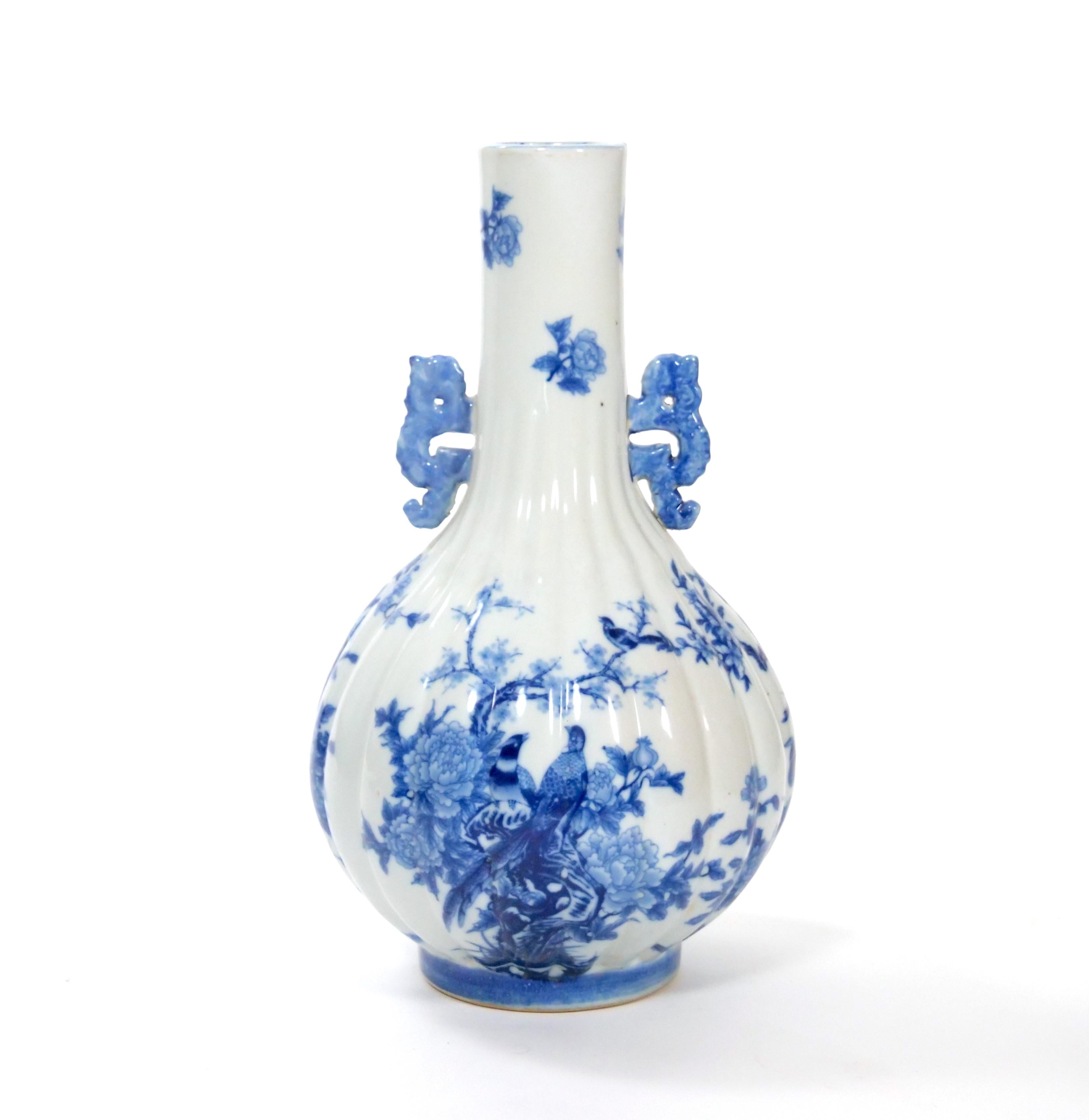 Urna decorativa di grandi dimensioni in porcellana blu/bianca da esportazione del XIX secolo in vendita 6