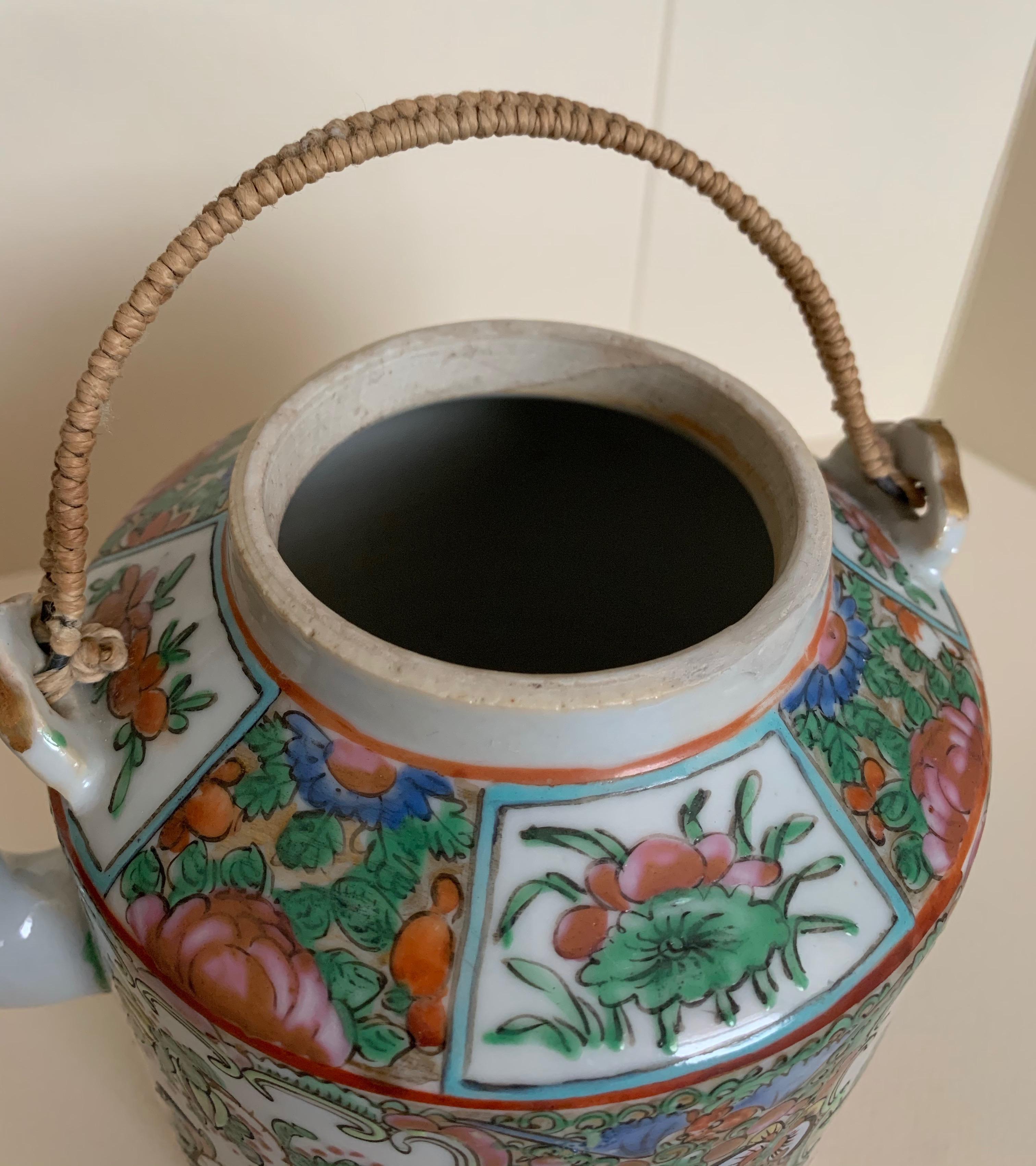 19th Century Chinese Export Canton Famille Rose Medallion Teapot For Sale 6