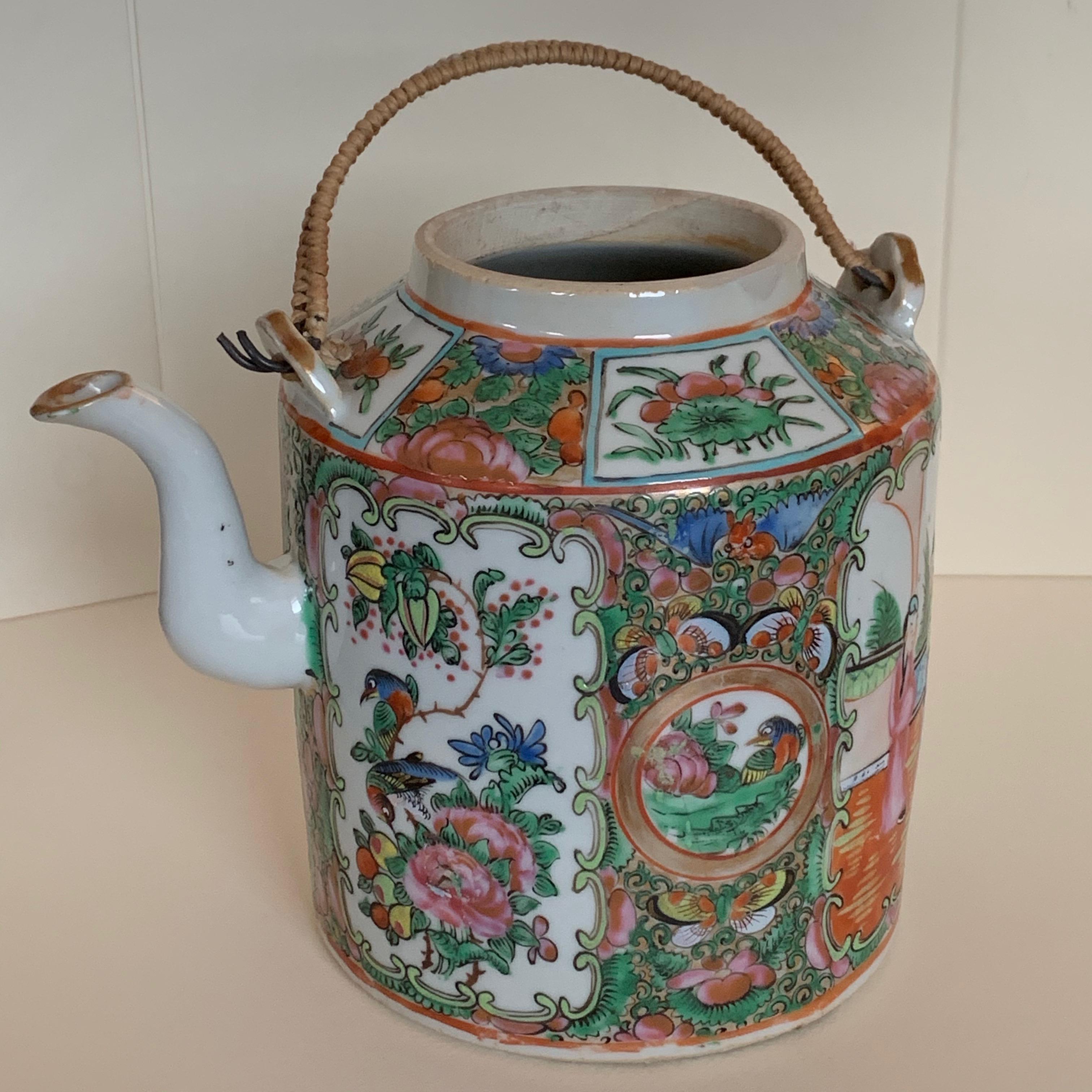 19th Century Chinese Export Canton Famille Rose Medallion Teapot For Sale 12