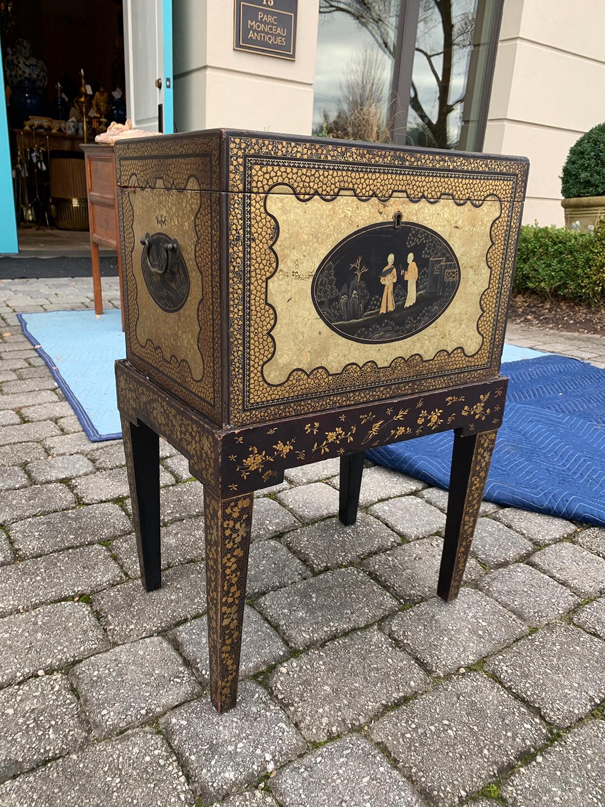 19th Century Chinese Export Chinoiserie Cellarette / Box on Stand In Good Condition For Sale In Atlanta, GA