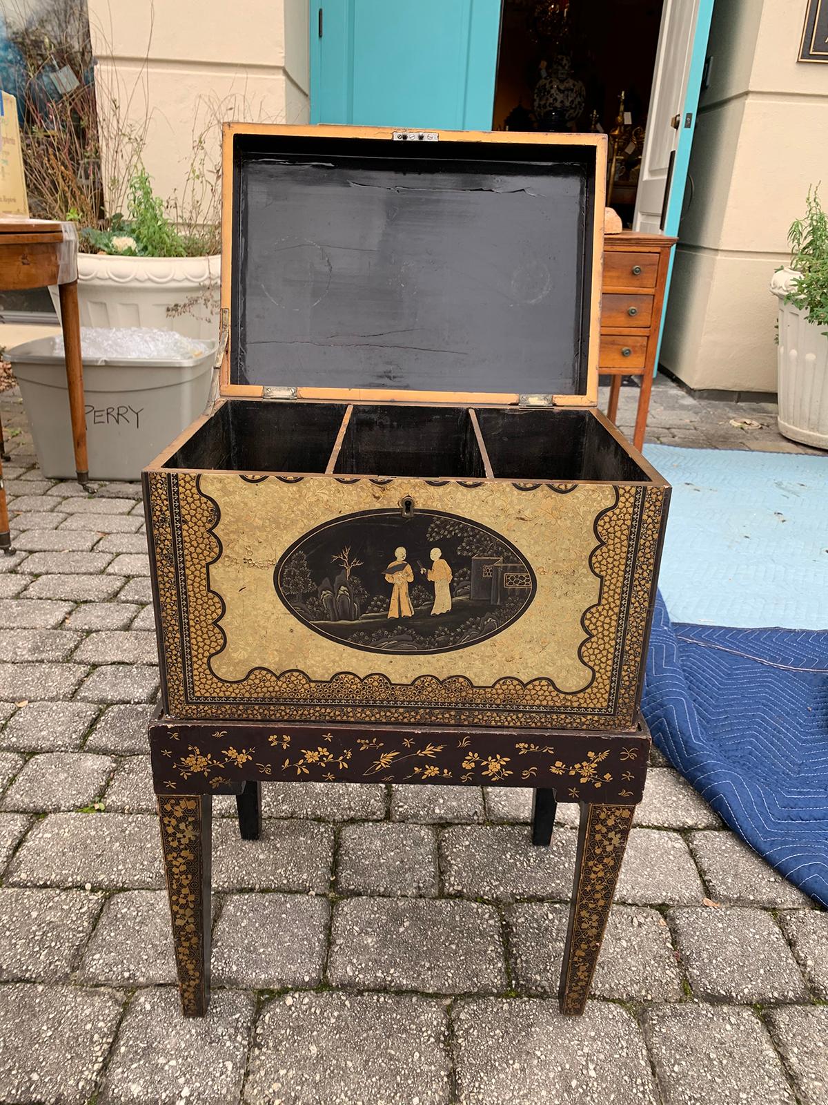 19th Century Chinese Export Chinoiserie Cellarette / Box on Stand For Sale 4