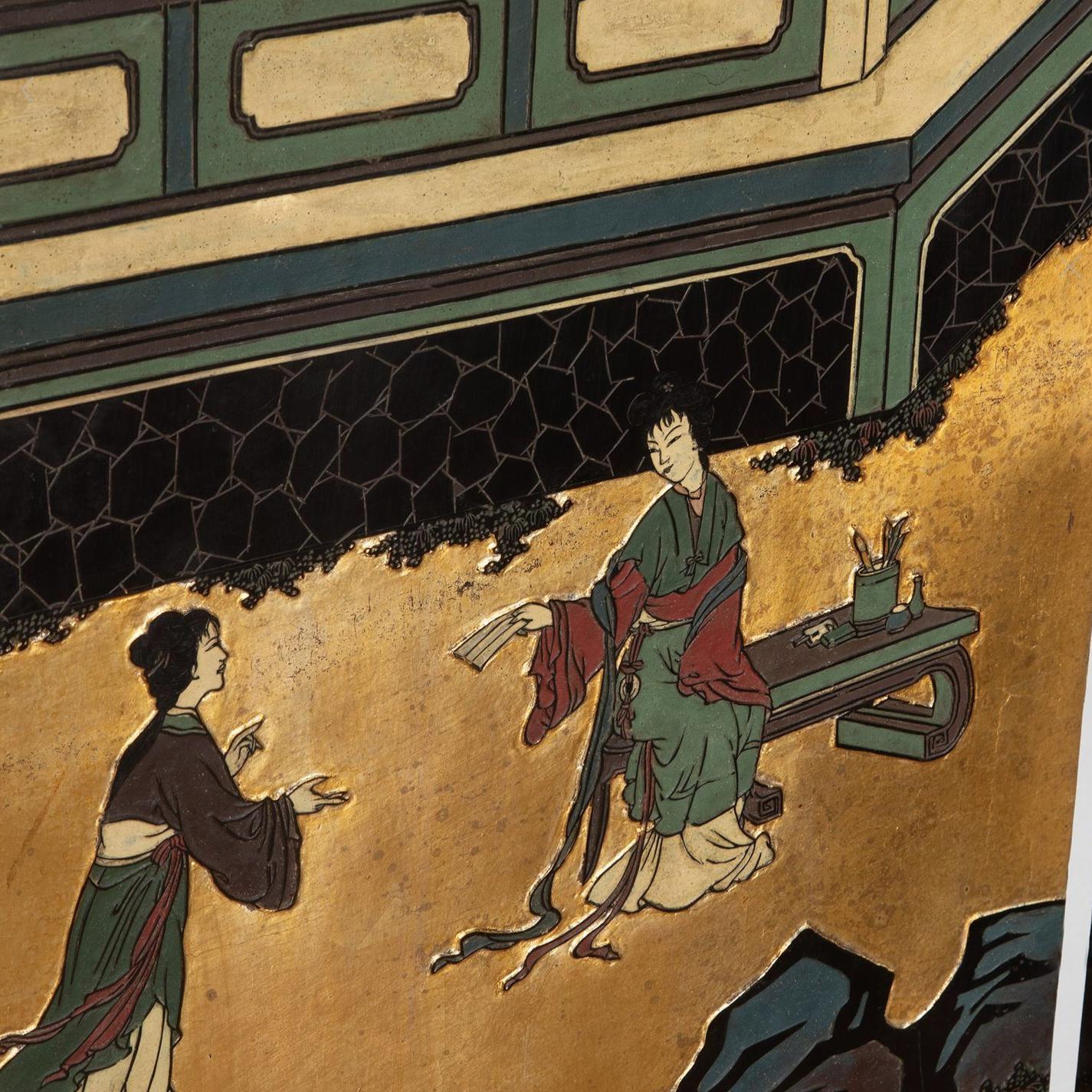 A wonderfully decorative Chinese Export Coromandel lacquer 8-fold screen. 

Decorated to each side, the front with scenes of courtly figures in a walled garden with pavilions and trees on a gold lacquered background, framed by a border of gilt