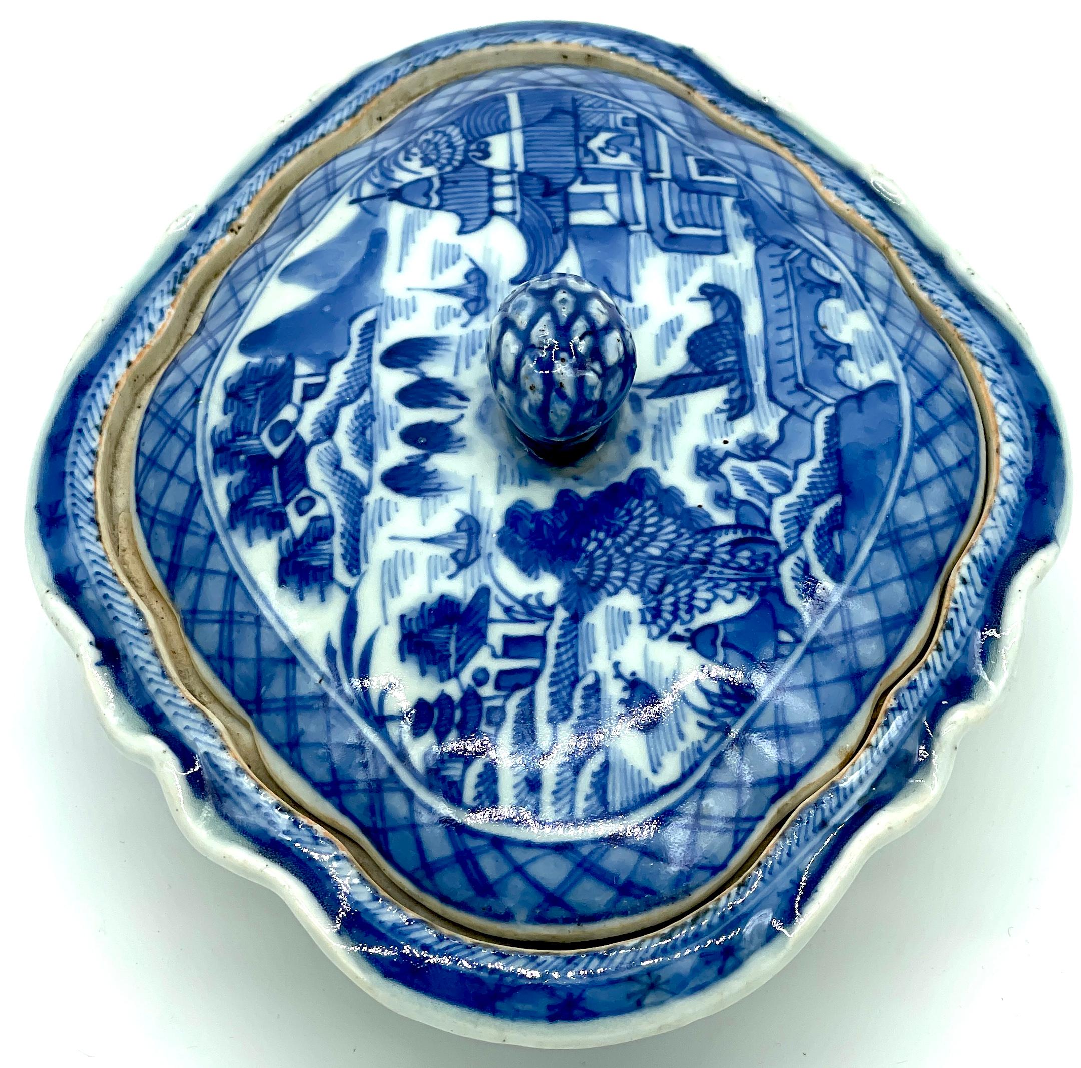 Porcelain 19th Century Chinese Export Diminutive Canton Quatrefoil Tureen  Acorn Handle For Sale