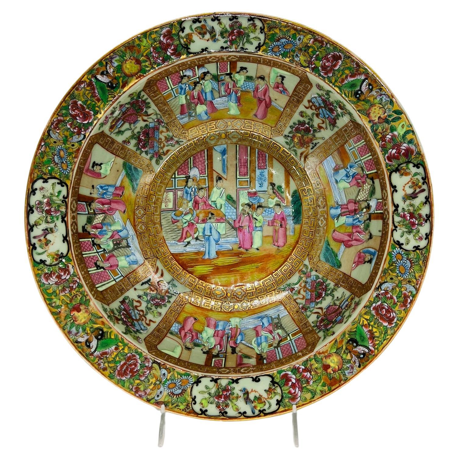 19. Jahrhundert, Chinesischer Export Famille Rose Medaillon Tafelaufsatz Schale 15,75"