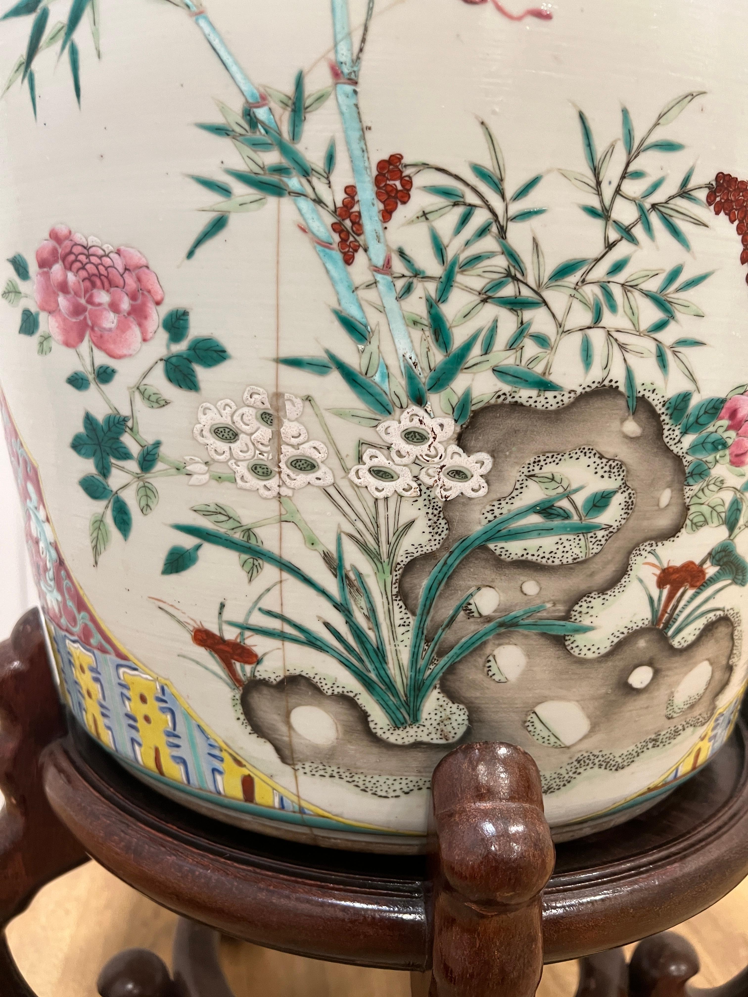 Émail Jardinière ou bol à poisson en porcelaine Famille Rose, exportée de Chine au 19e siècle en vente
