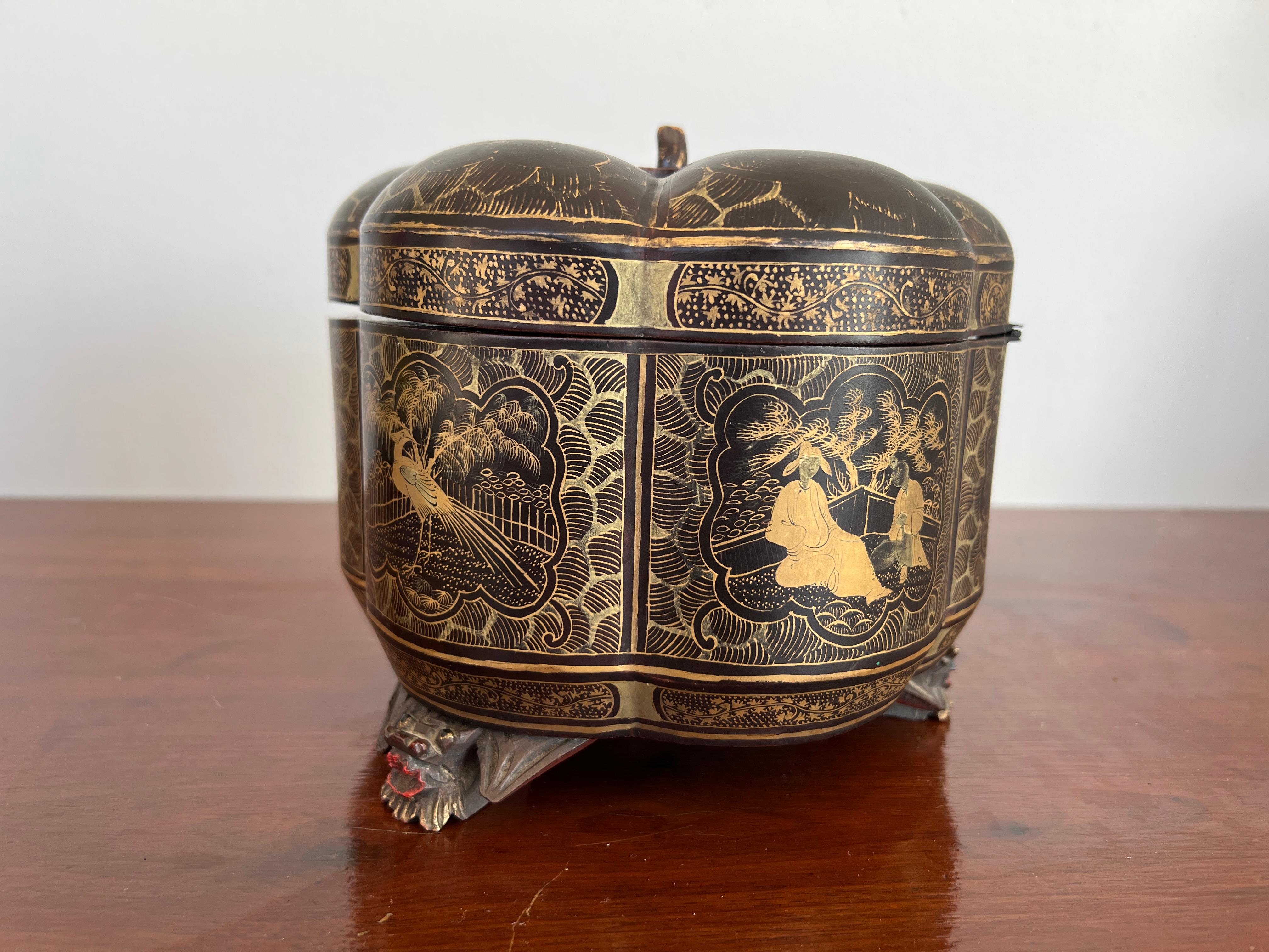 19th Century, Chinese Export Gilt Black Lacquer Melon Form Tea Caddy Box For Sale 1