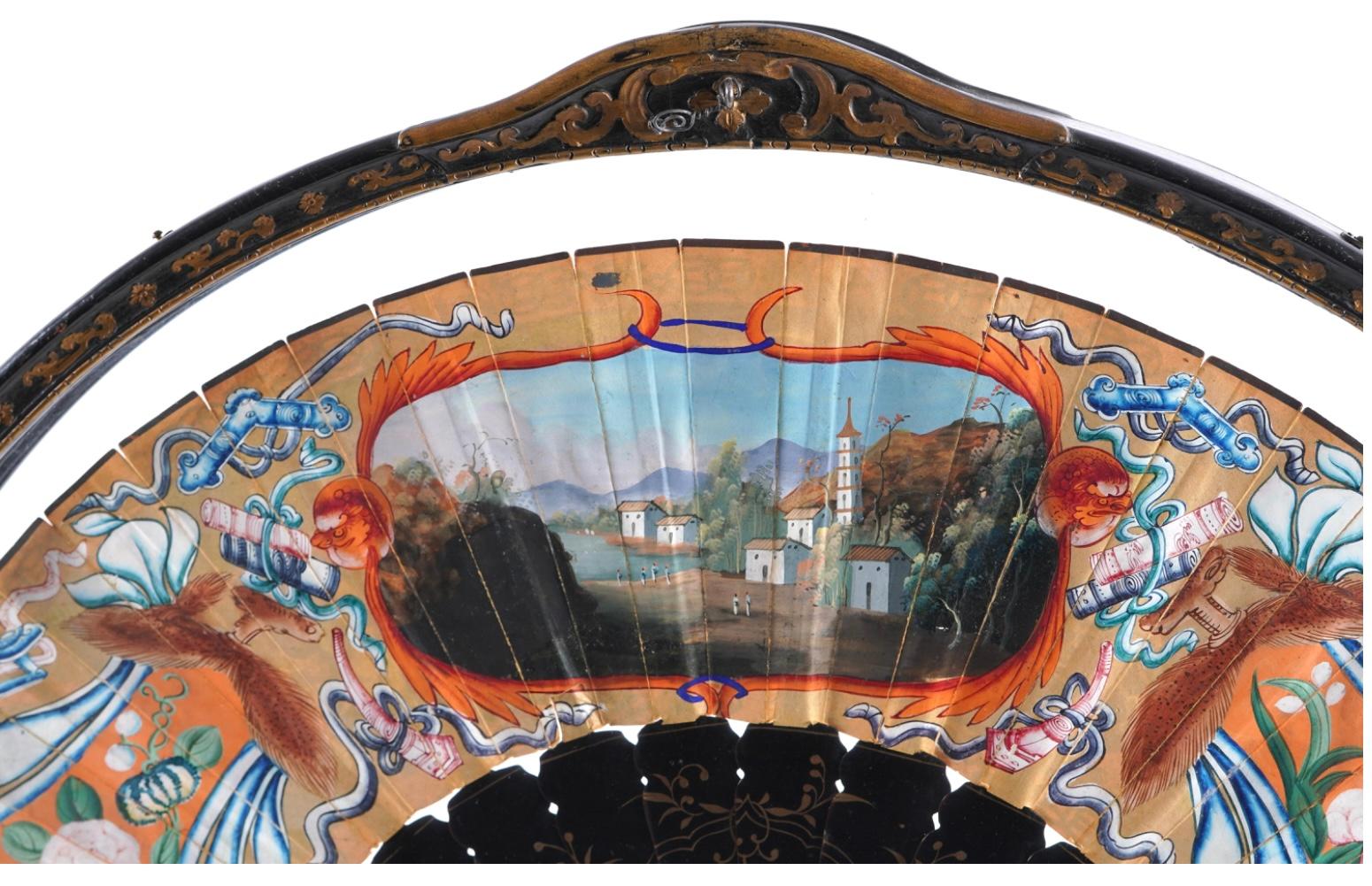 19th Century Chinese Export Gilt Lacquer Fan In Good Condition For Sale In Bradenton, FL