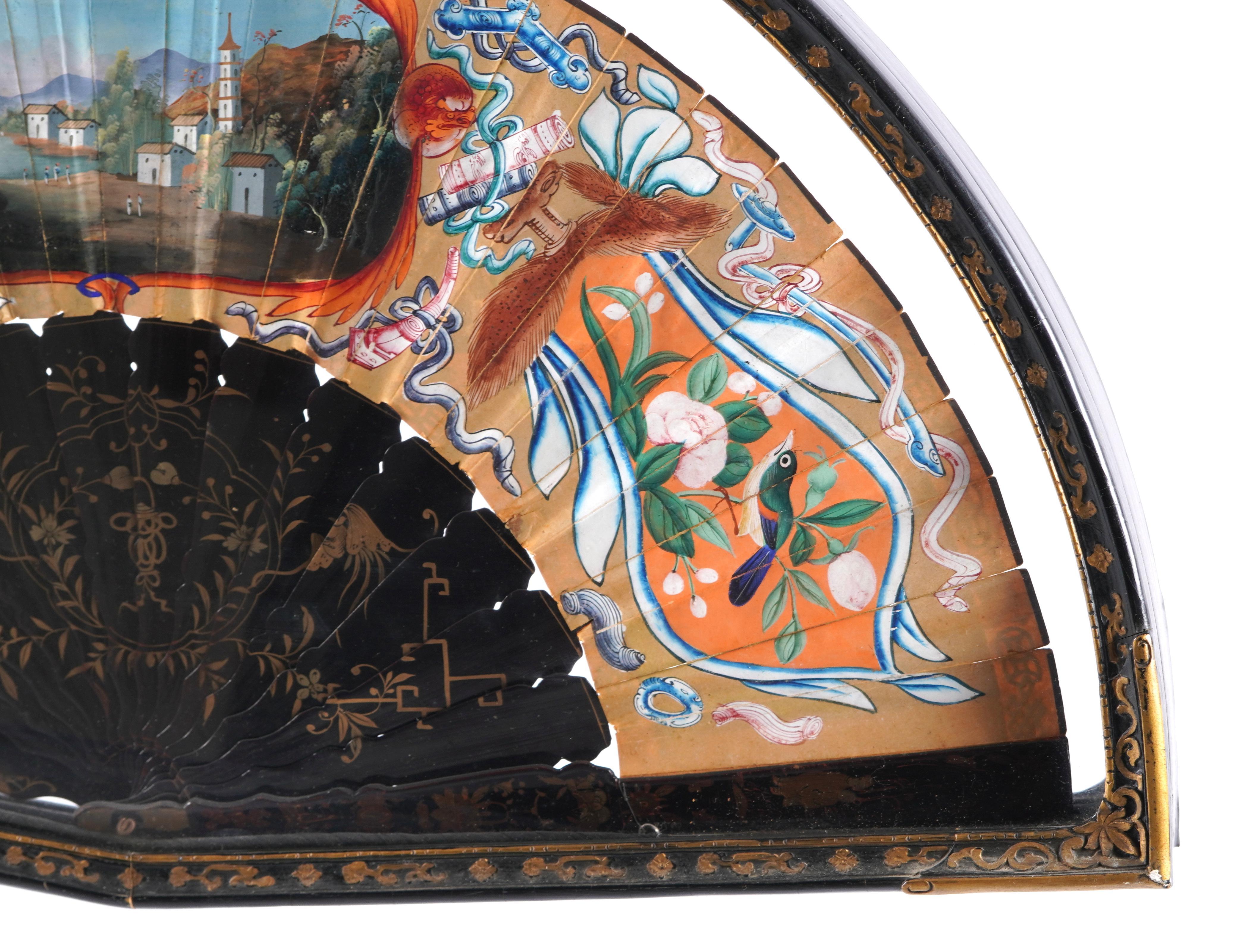 19th Century Chinese Export Gilt Lacquer Fan For Sale 1