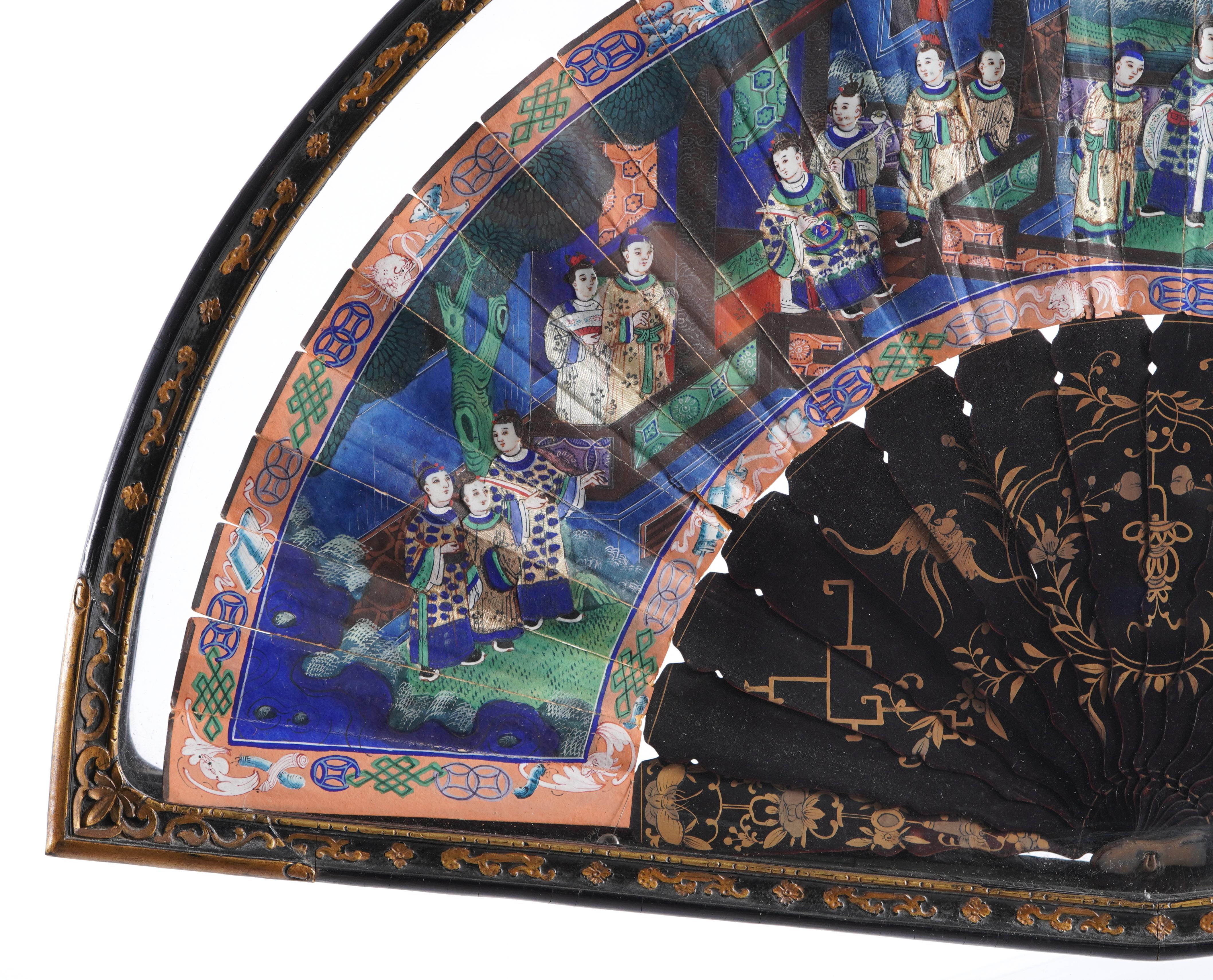 19th Century Chinese Export Gilt Lacquer Fan For Sale 3