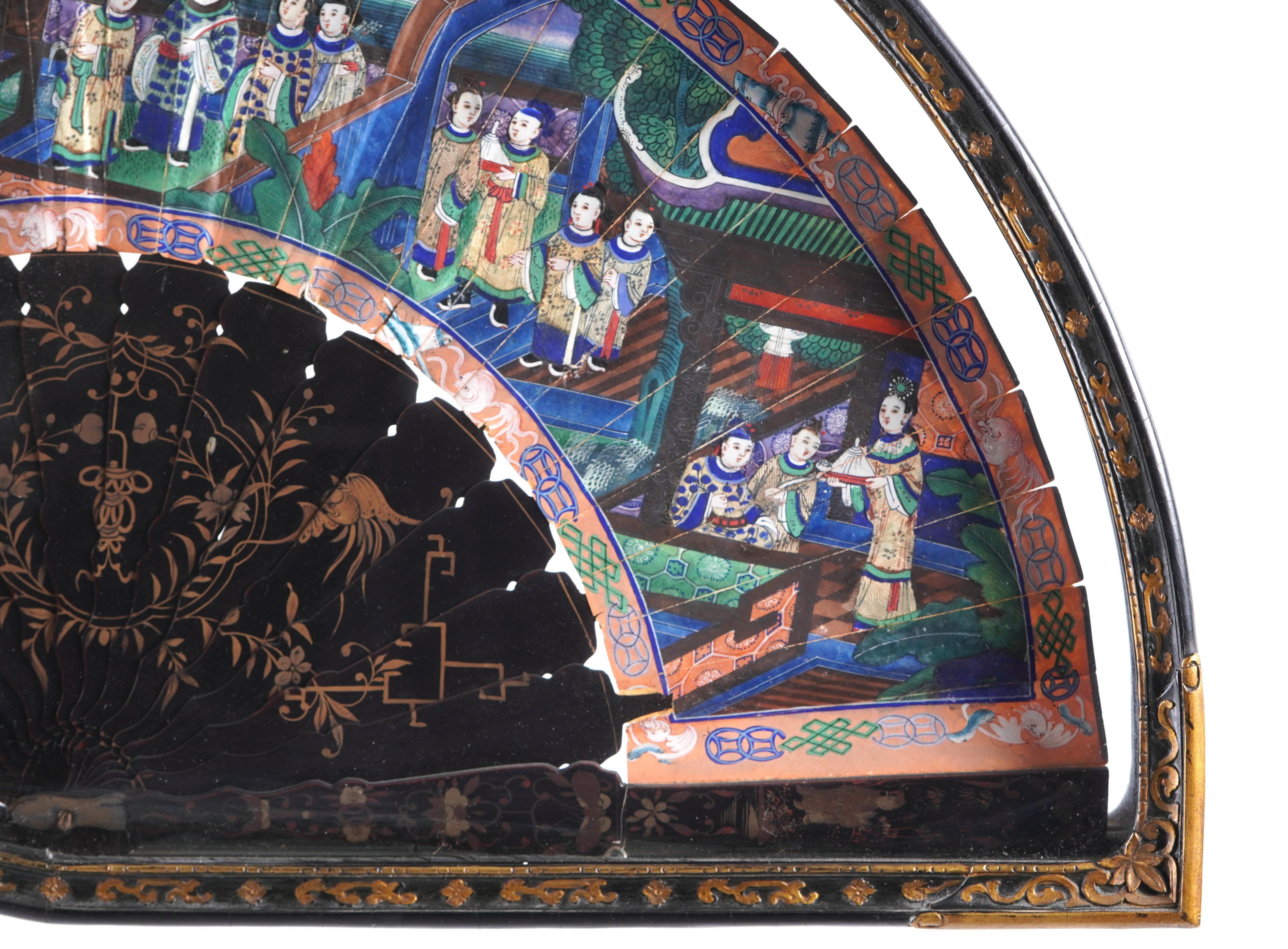 19th Century Chinese Export Gilt Lacquer Fan For Sale 4