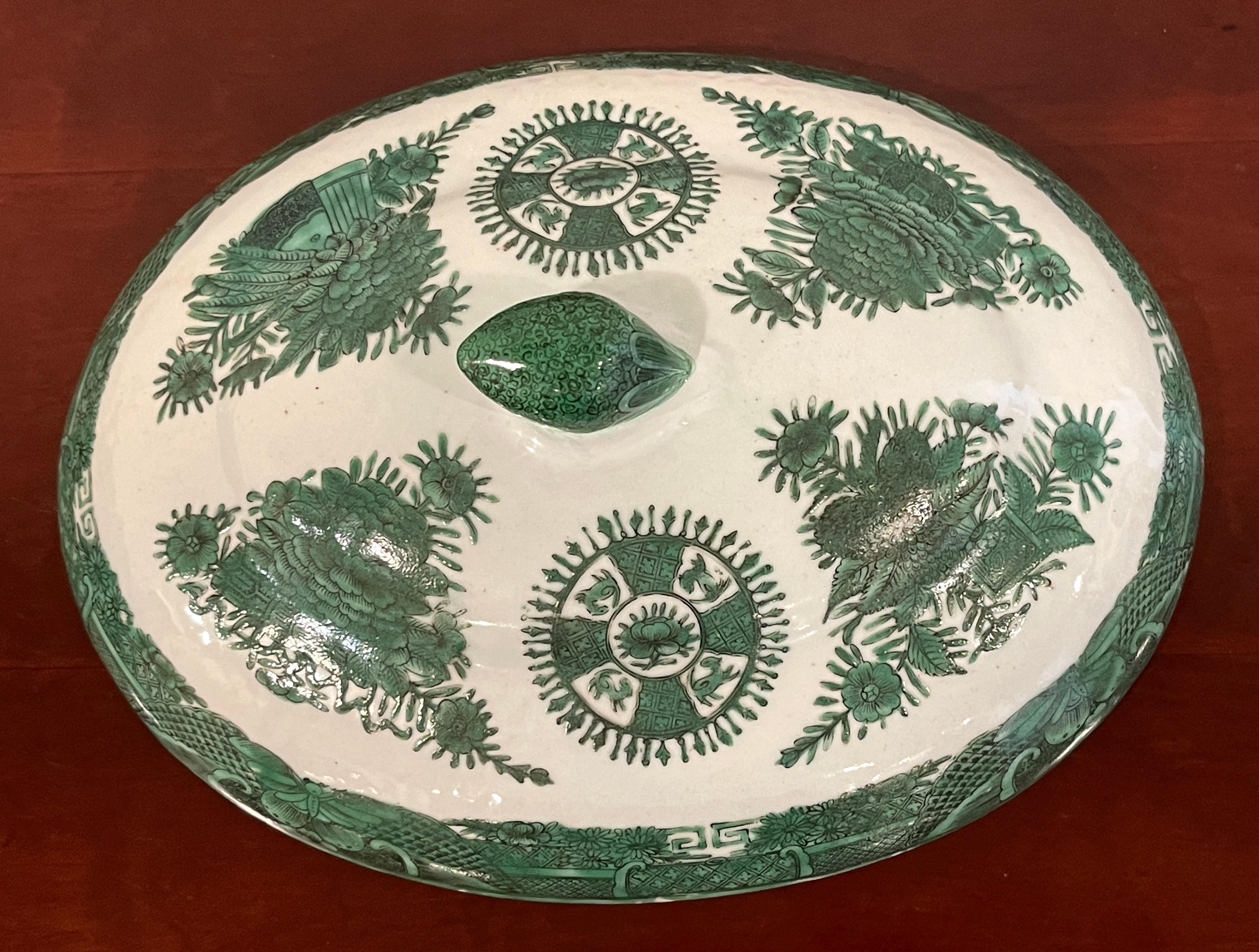 19th Century Chinese Export Green 'Fitzhugh' Hot Water Platter- Tureen * For Sale 7
