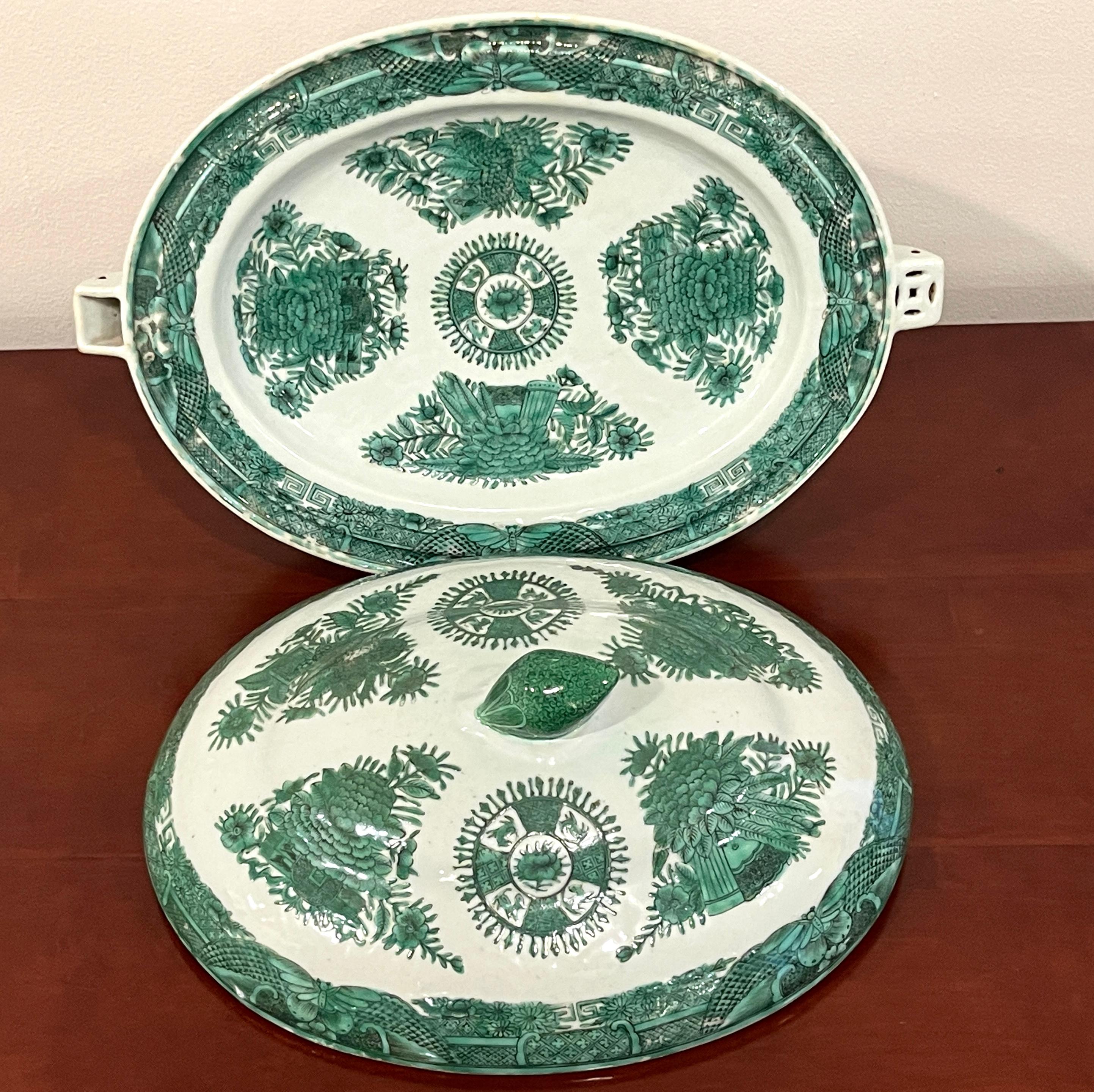 19th Century Chinese Export Green 'Fitzhugh' Hot Water Platter- Tureen * For Sale 13