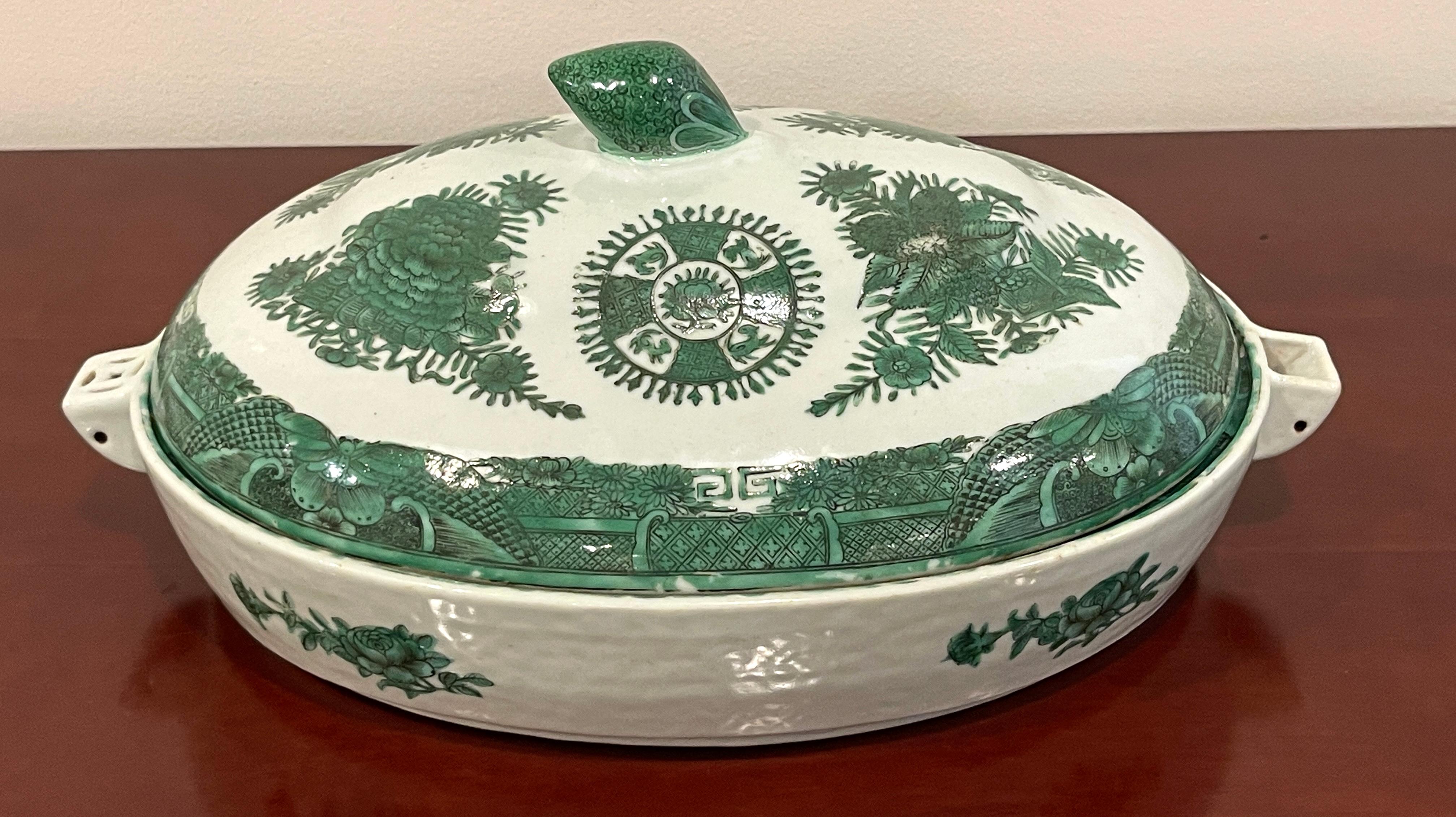 19th Century Chinese Export Green 'Fitzhugh' Hot Water Platter- Tureen * In Good Condition For Sale In West Palm Beach, FL