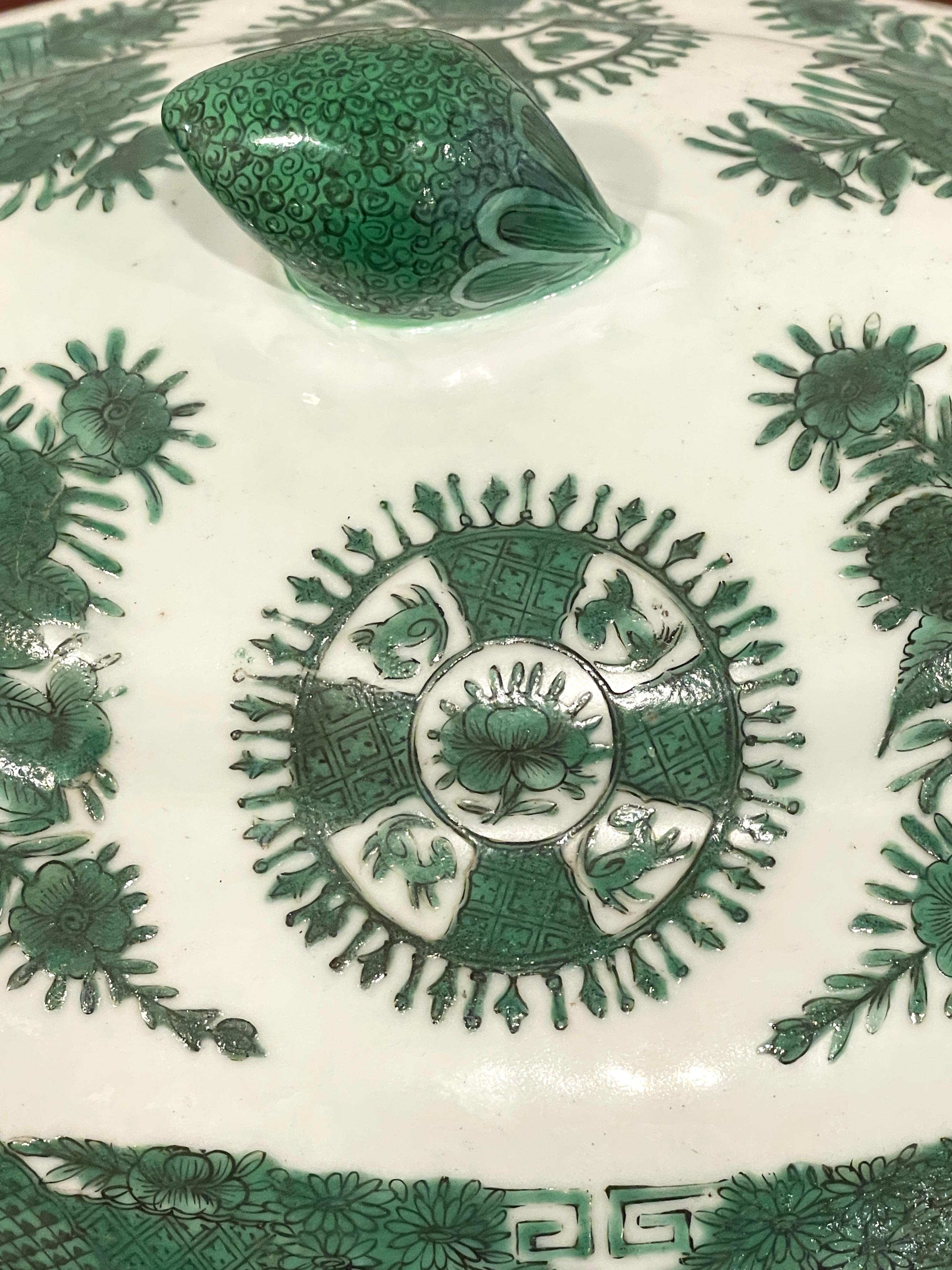19th Century Chinese Export Green 'Fitzhugh' Hot Water Platter- Tureen * For Sale 2