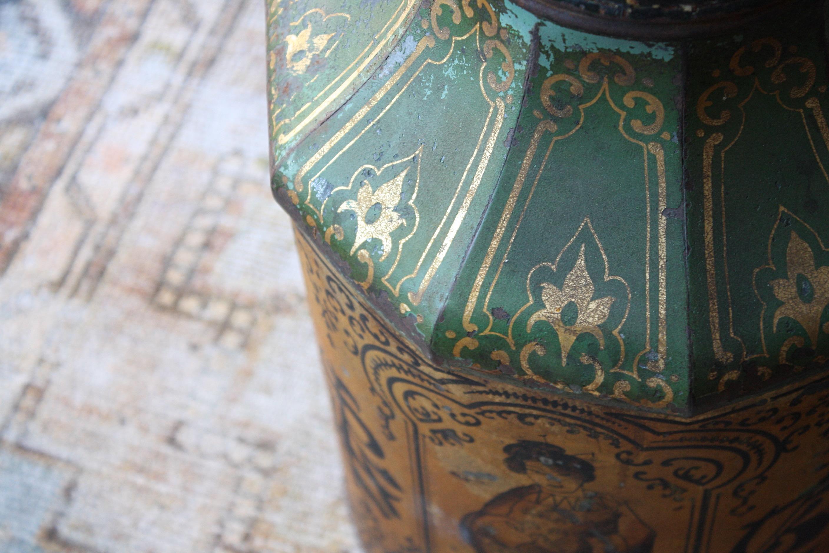 19th Century Chinese Export Green Painted & Gilt Tôle Tea Canister Chinoiserie 3