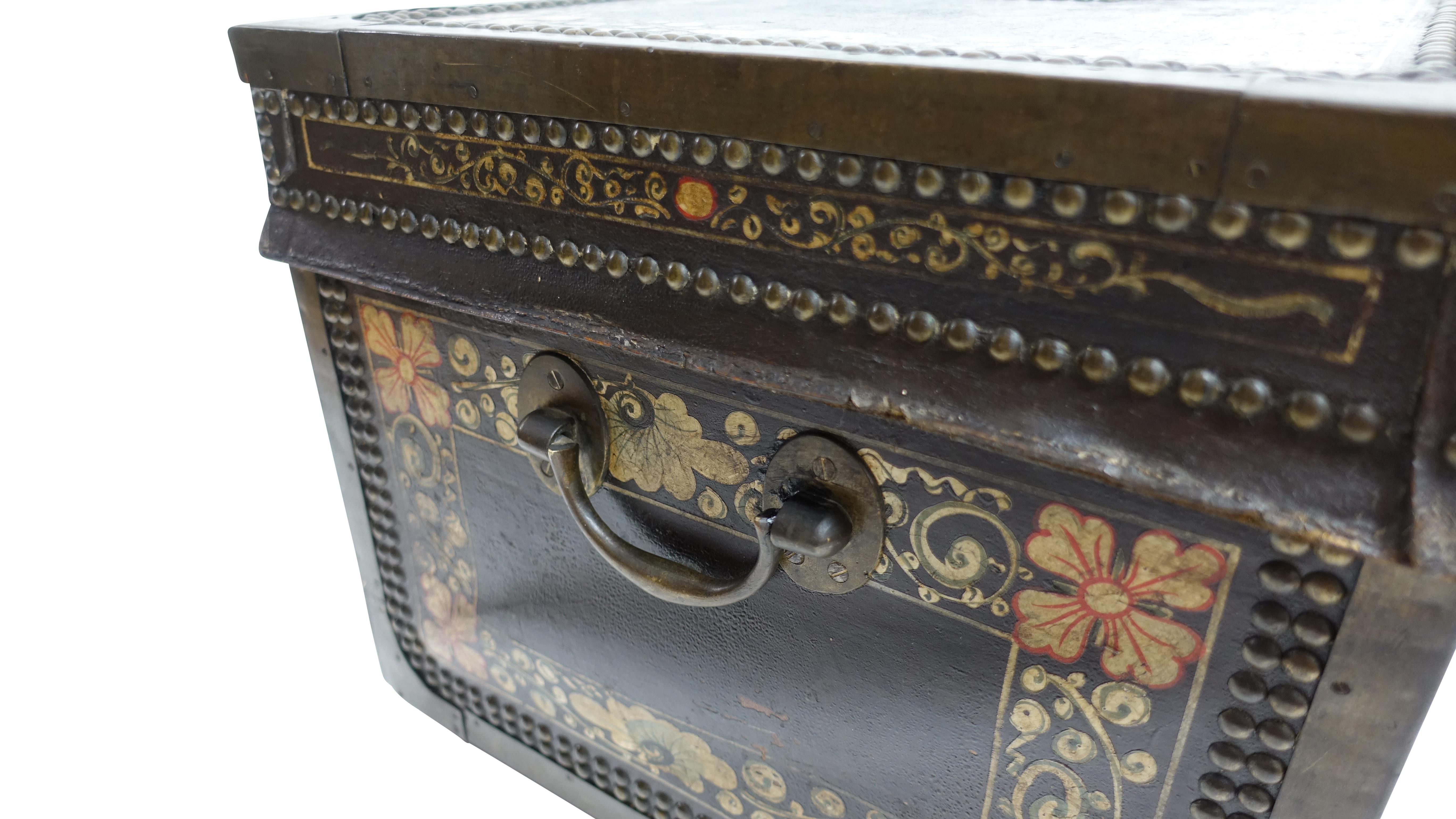 19th Century Chinese Export Hand-Painted Leather Trunk 4