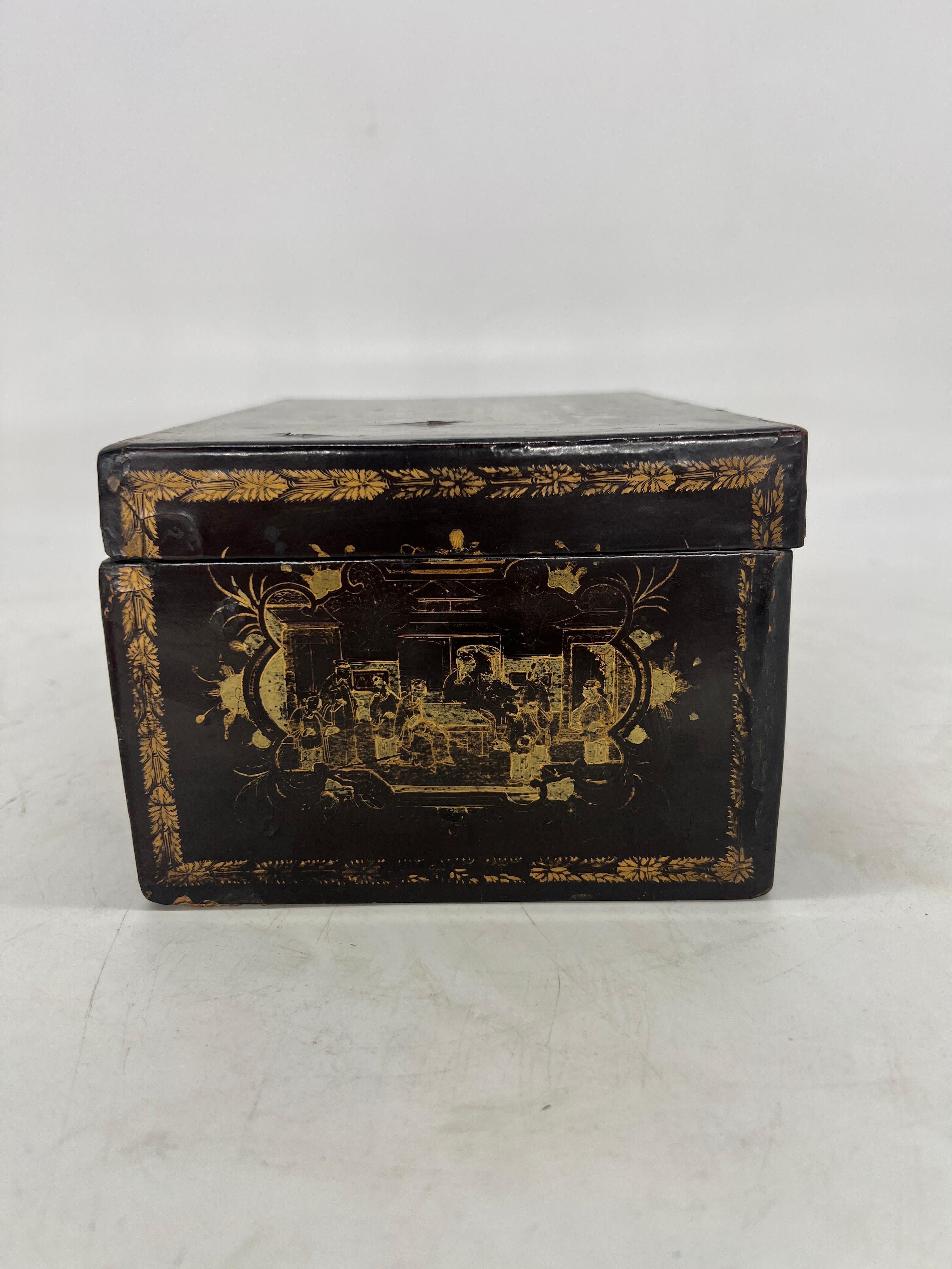 English 19th Century Chinese Export Lacquer Decorated Tea Caddy Box For Sale