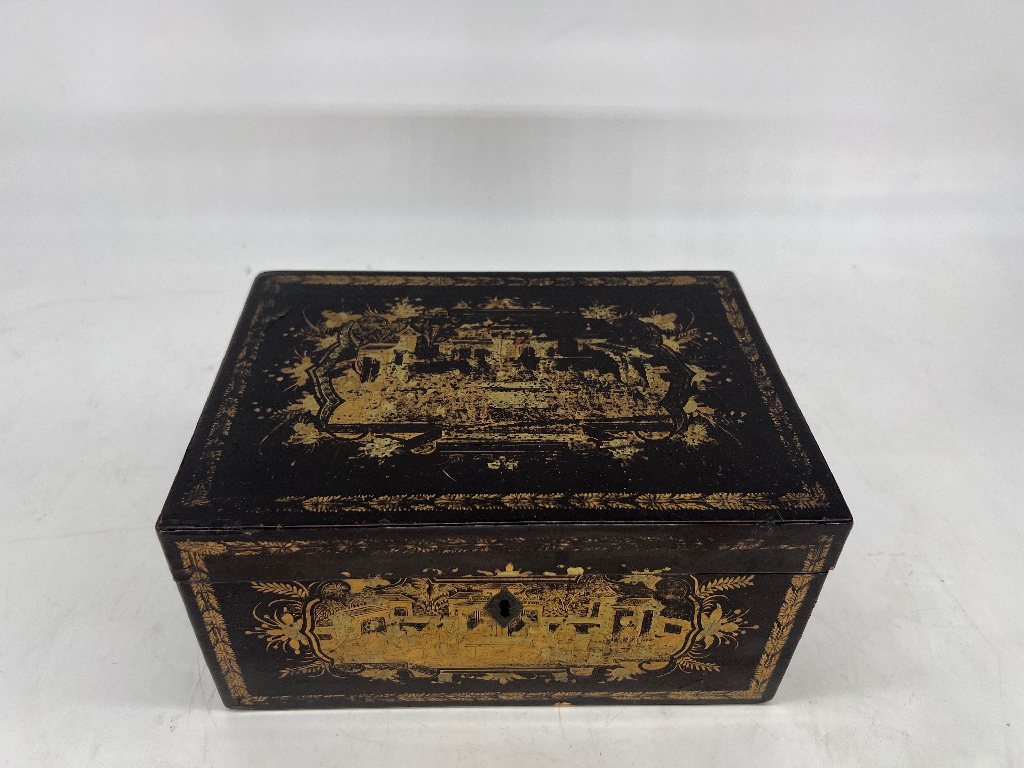 19th Century Chinese Export Lacquer Decorated Tea Caddy Box In Good Condition For Sale In Atlanta, GA
