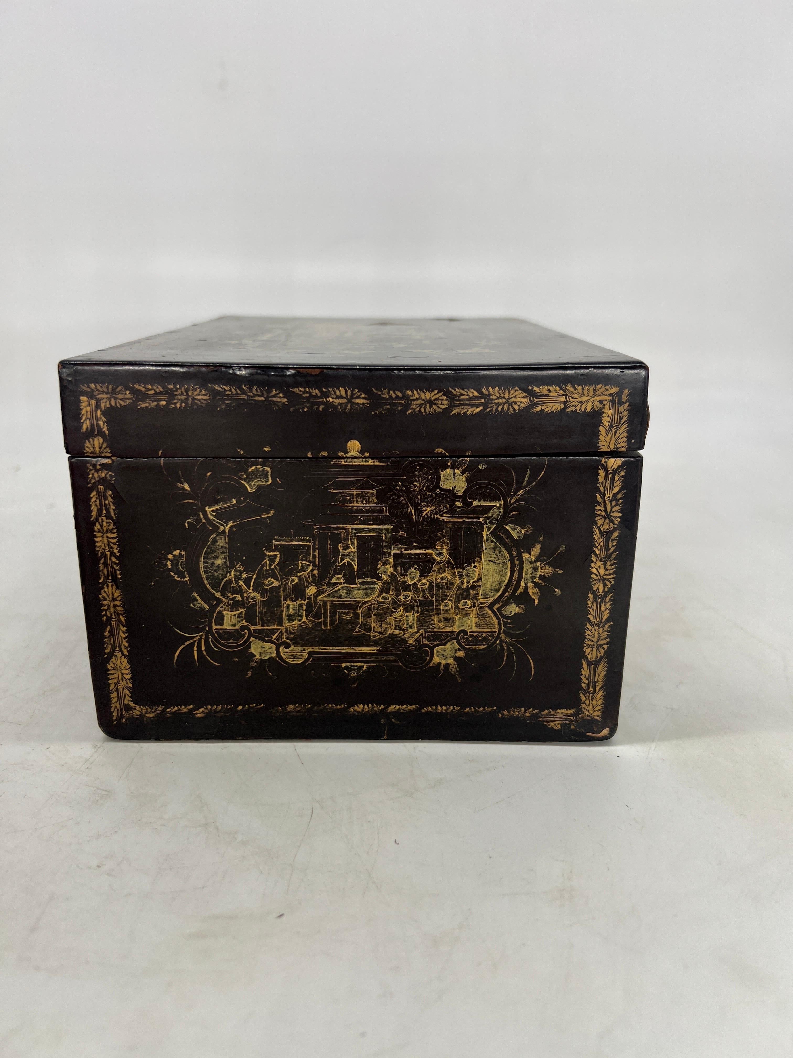 19th Century Chinese Export Lacquer Decorated Tea Caddy Box For Sale 1