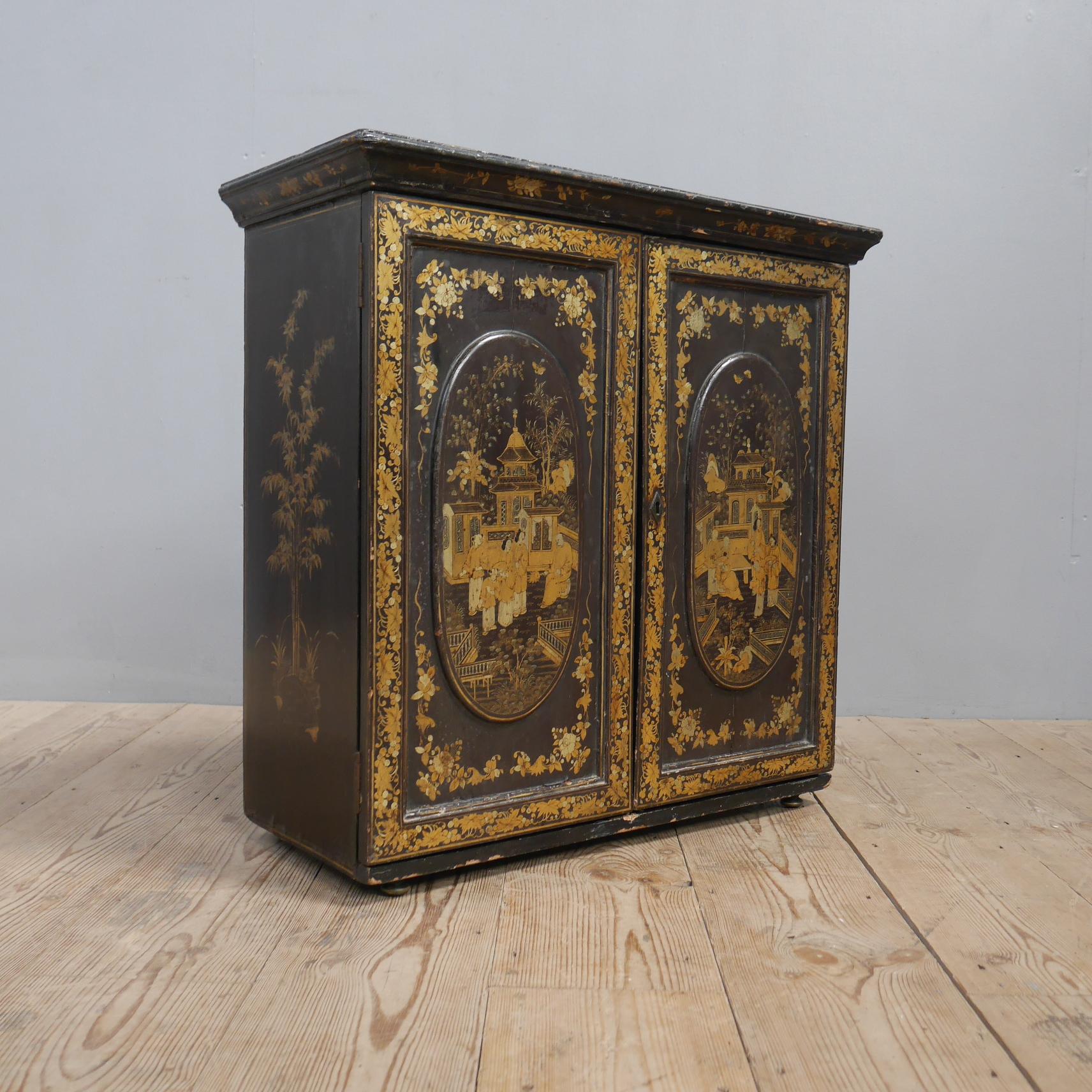 Wood 19th Century Chinese Export Lacquered Chinoiserie Cabinet For Sale