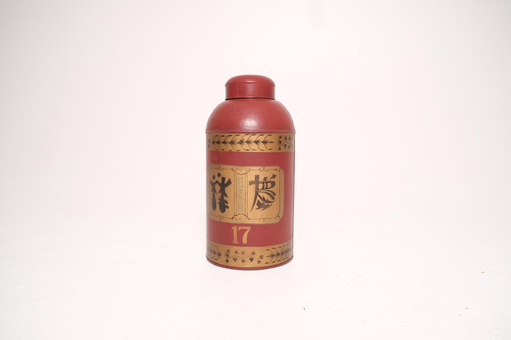 English 19th Century Chinese Export Lacquered Tea Canister in Red and Gilt, “No.17” For Sale