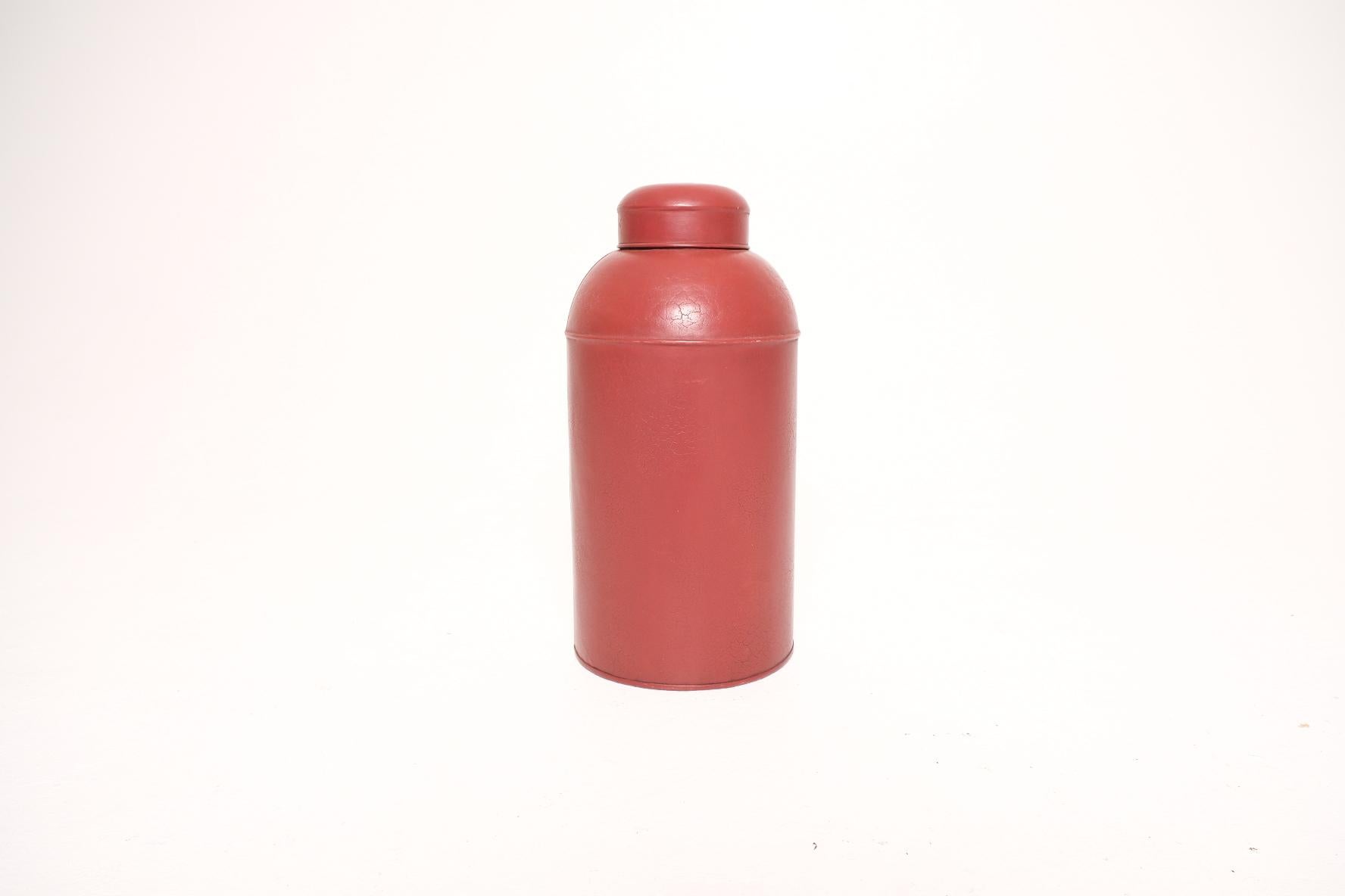 Metal 19th Century Chinese Export Lacquered Tea Canister in Red and Gilt, “No.17” For Sale