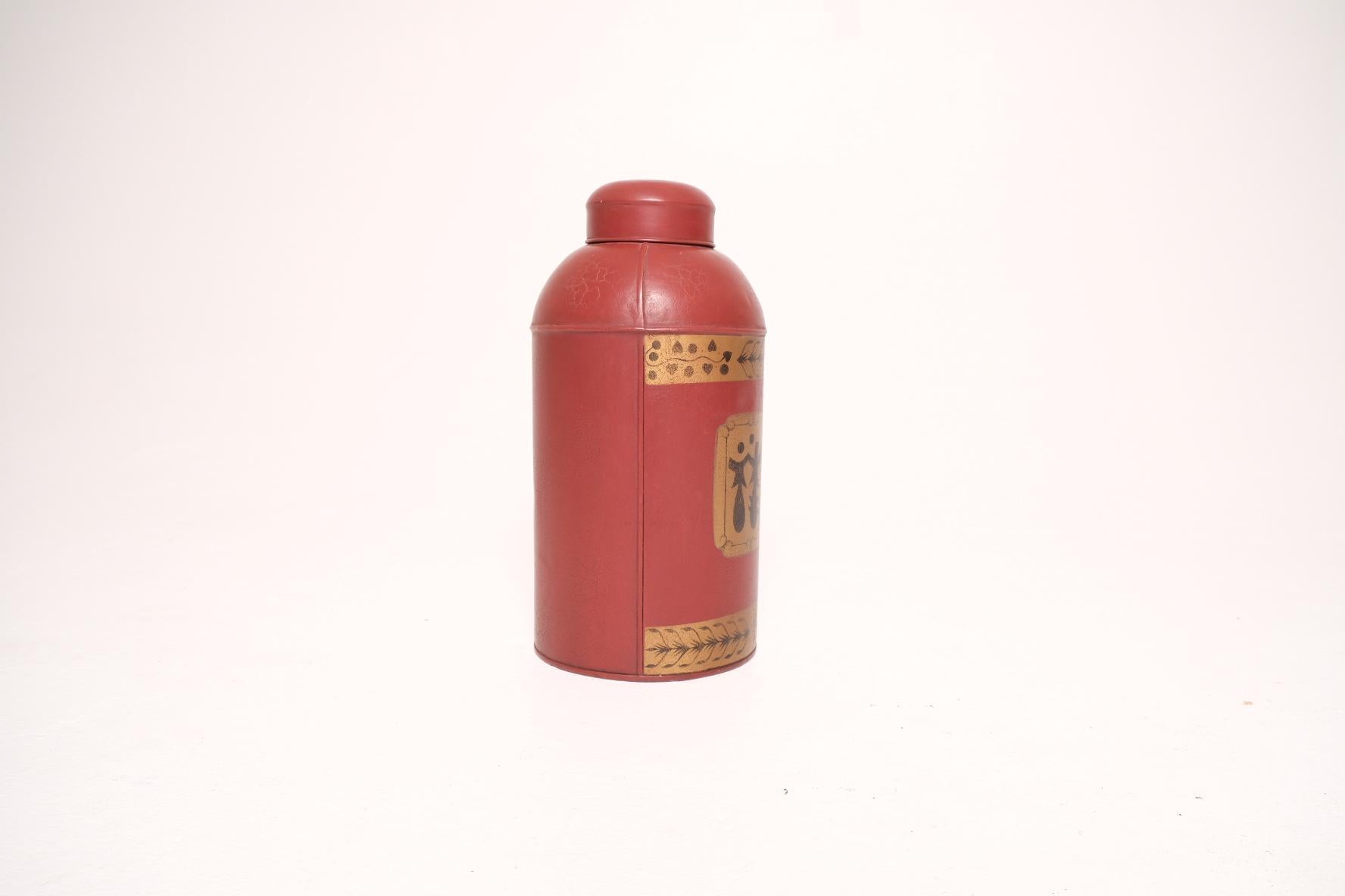 19th Century Chinese Export Lacquered Tea Canister in Red and Gilt, “No.17” For Sale 1