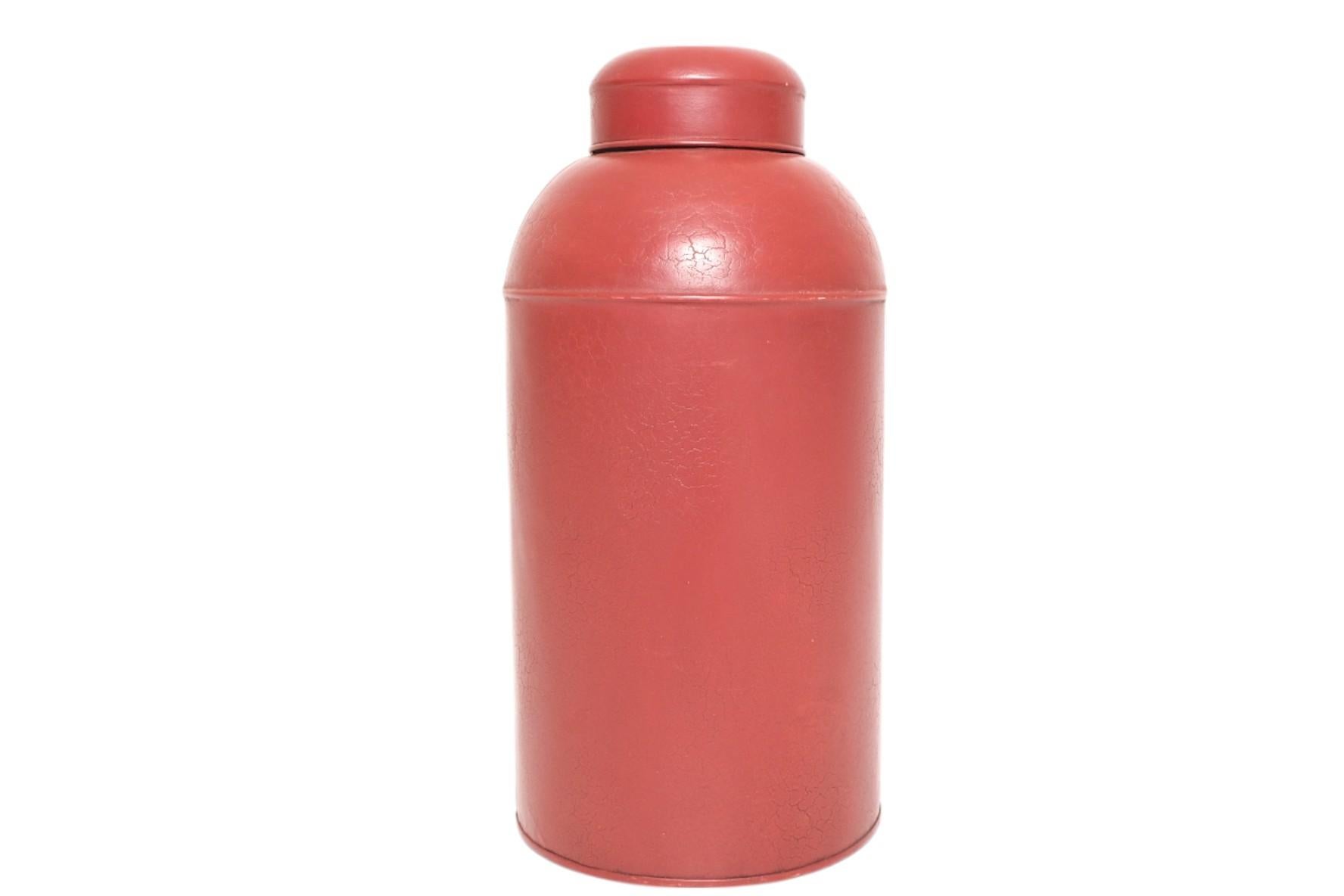 19th Century Chinese Export Lacquered Tea Canister in Red and Gilt, “No.17” In Good Condition For Sale In Los Angeles, CA