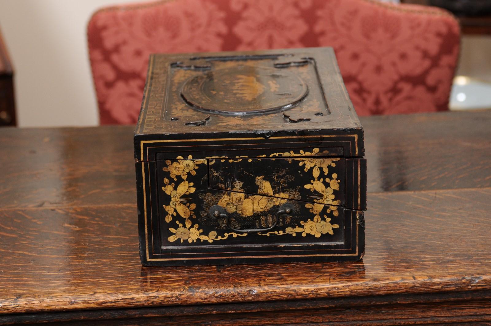19th Century Chinese Export Lap Desk with Chinoserie Decoration 8