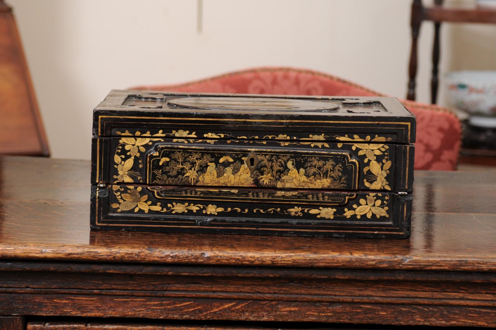 19th Century Chinese Export Lap Desk with Chinoserie Decoration 13
