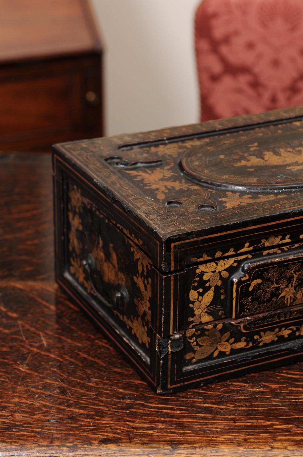 19th Century Chinese Export Lap Desk with Chinoserie Decoration 1