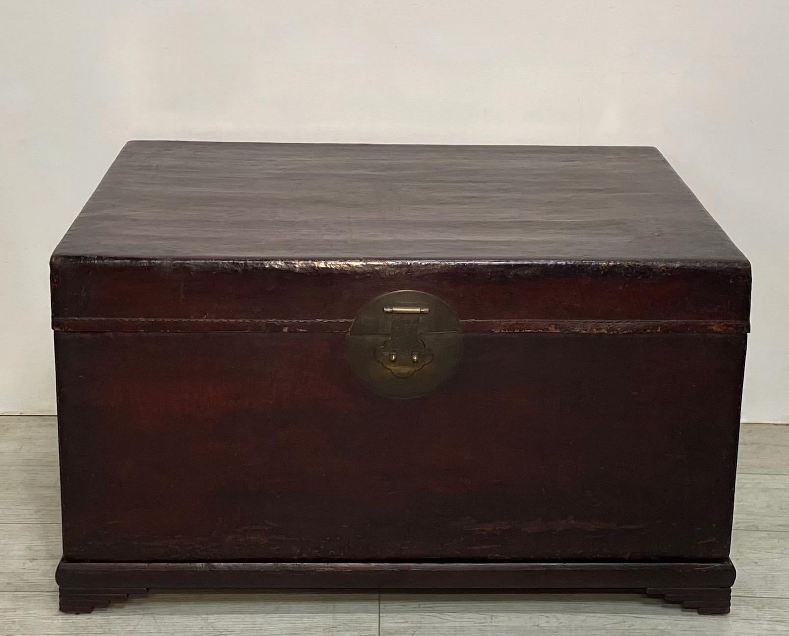 19th Century Chinese export pigskin leather leather trunk with original beautifully aged deep red finish on fitted wooden stand.
Excellent original condition.

